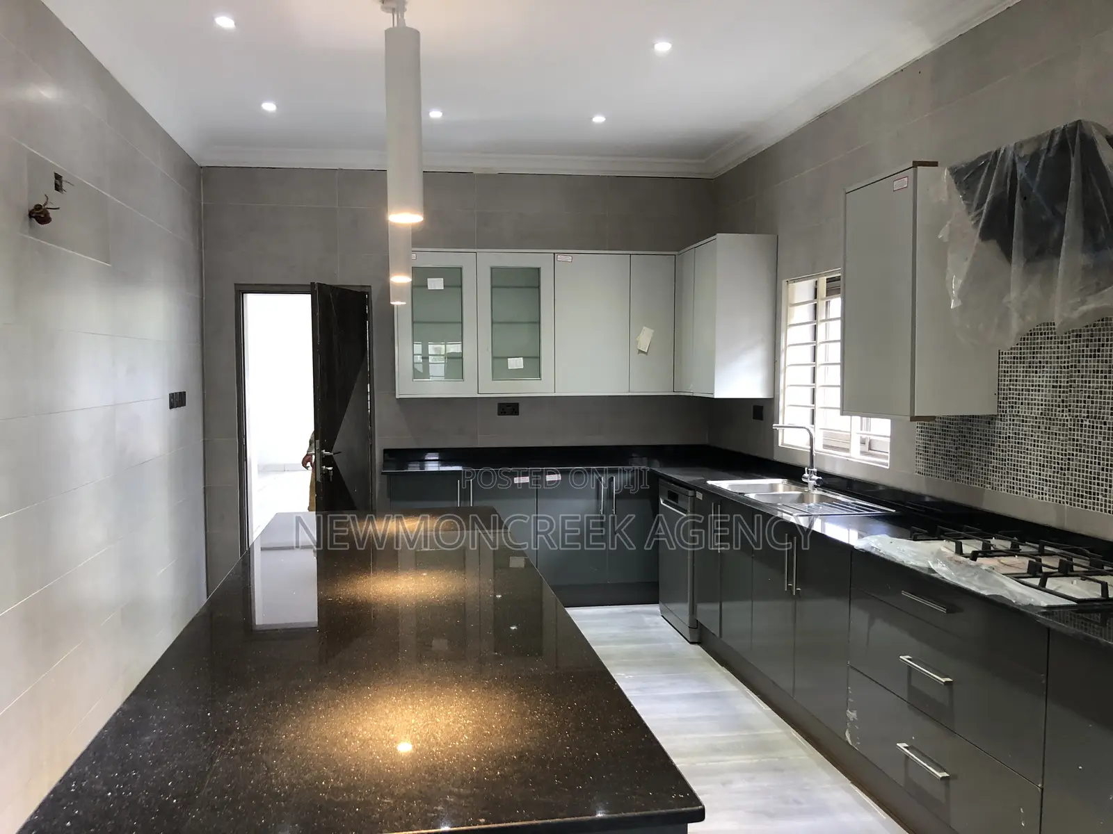 4bdrm Condo in Adenta Sda for sale