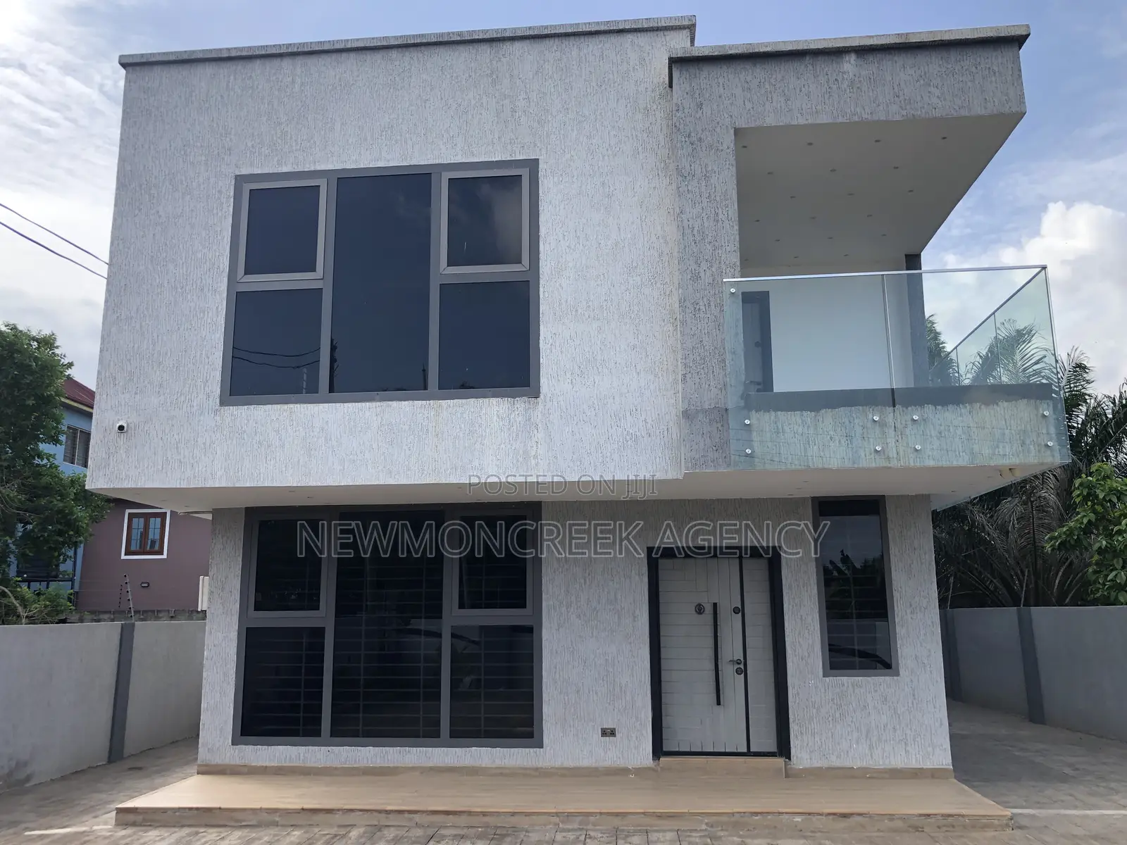 4bdrm Condo in Adenta Sda for sale