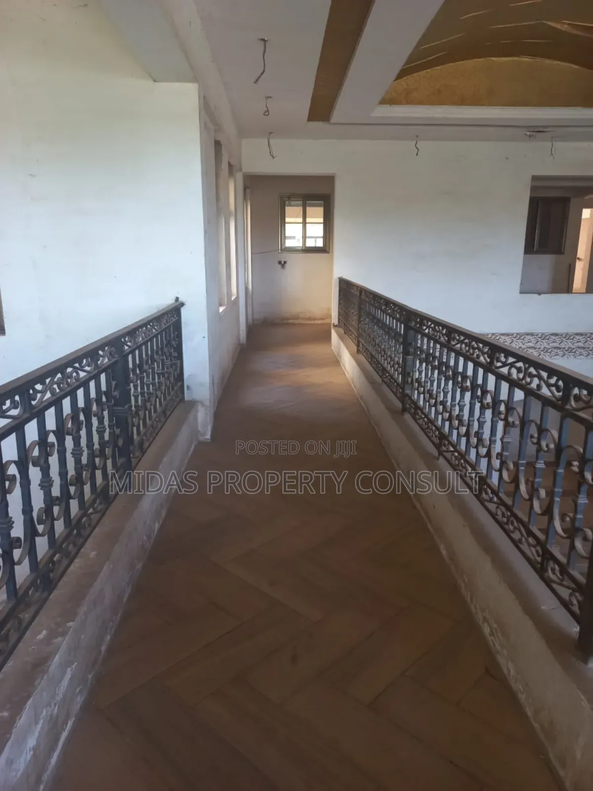 8bdrm Mansion in East Airport, Spintex for sale