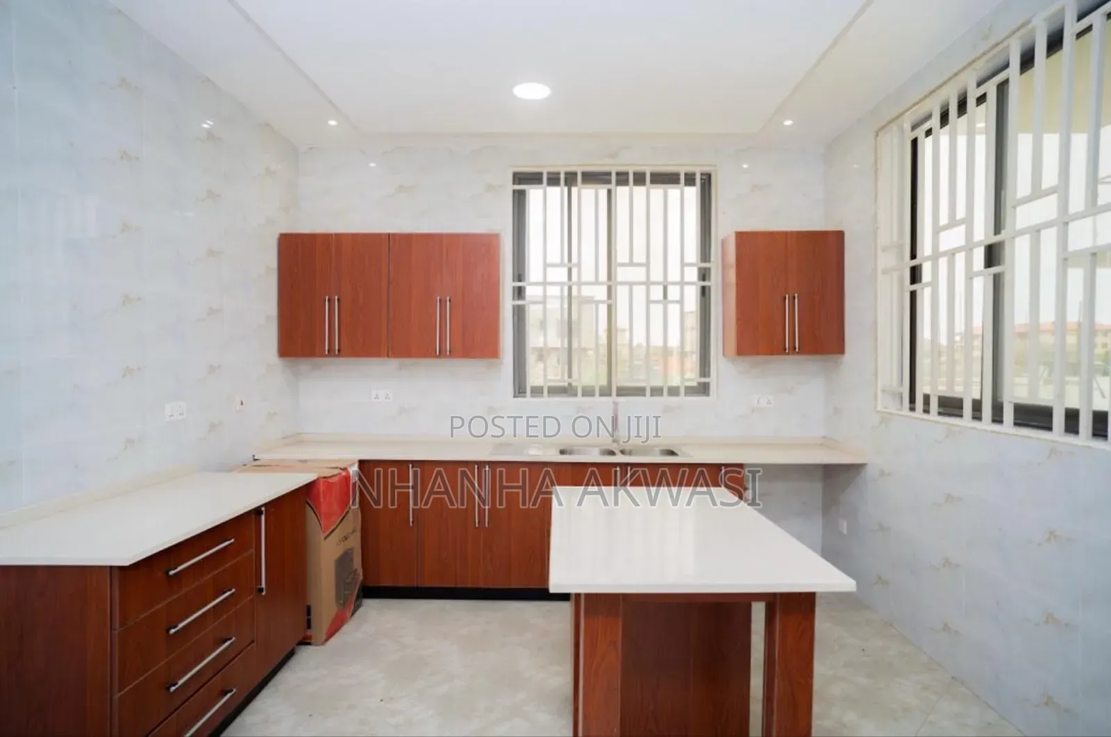 4bdrm House in Community 14, Tema Metropolitan for sale
