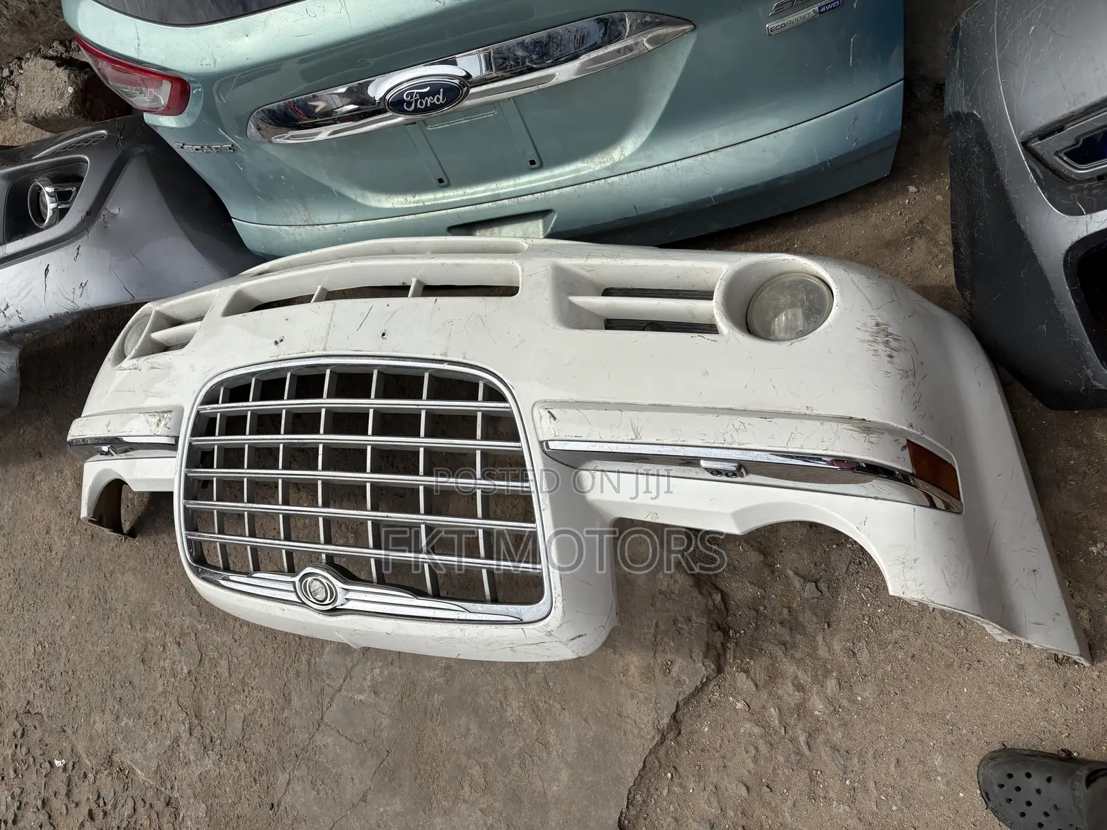 Chrysler 300 Front Bumper 2004,2005,2006,2007,2008,2009,2010