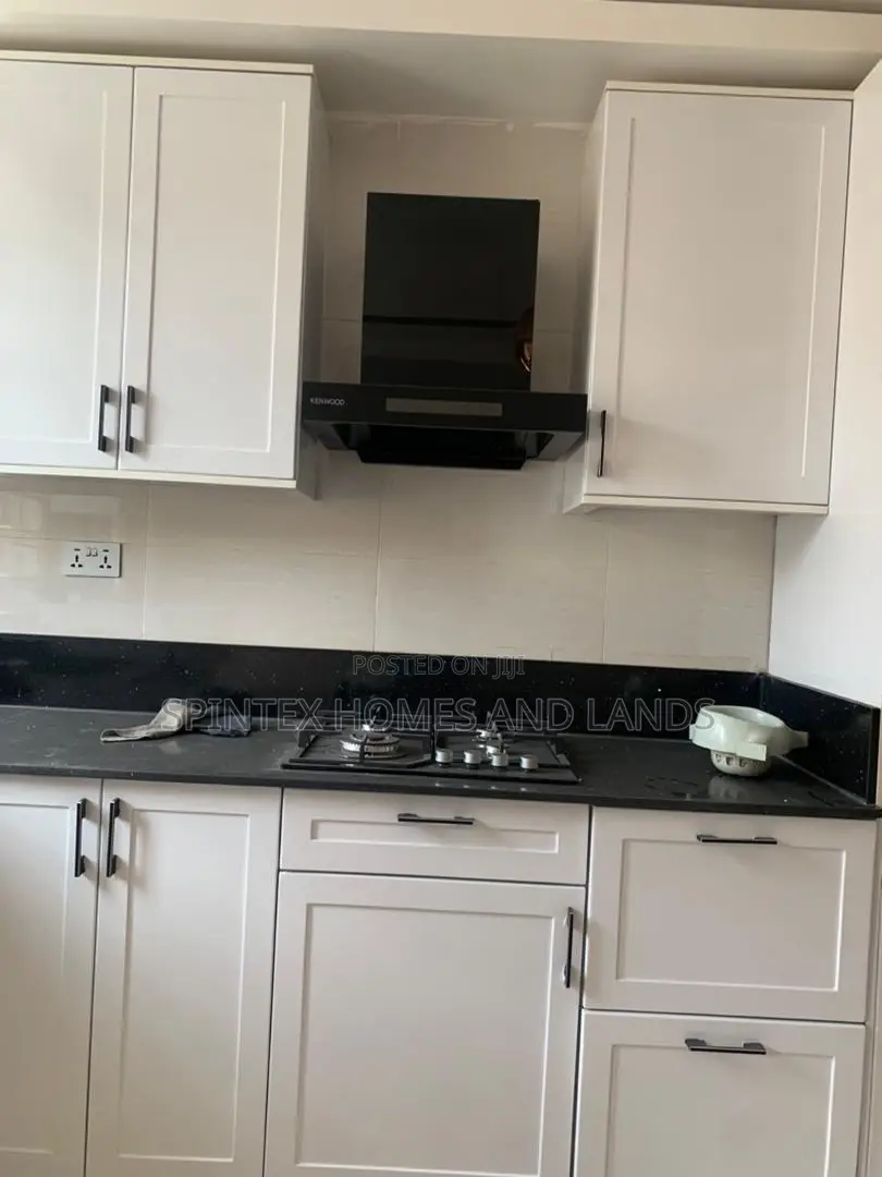 3bdrm Mansion in Community 18 Block, Spintex for sale