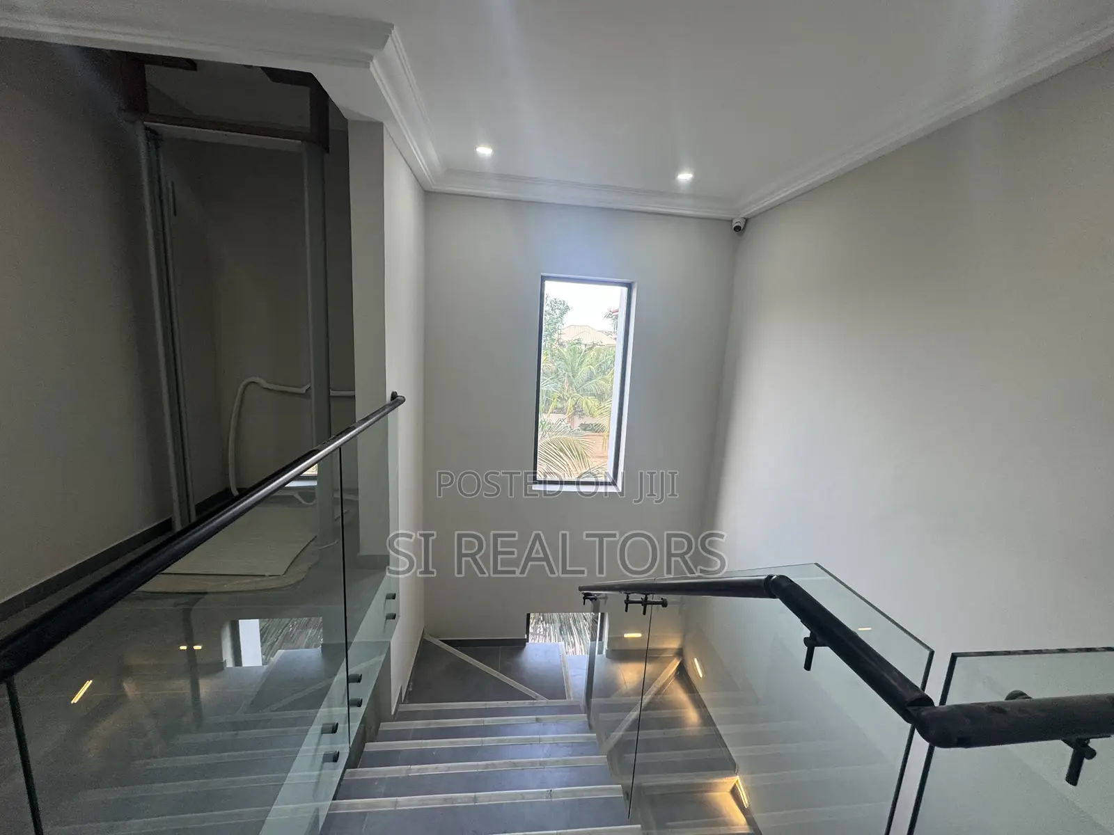 5bdrm Duplex in Near Ability Square, Adjiriganor for sale