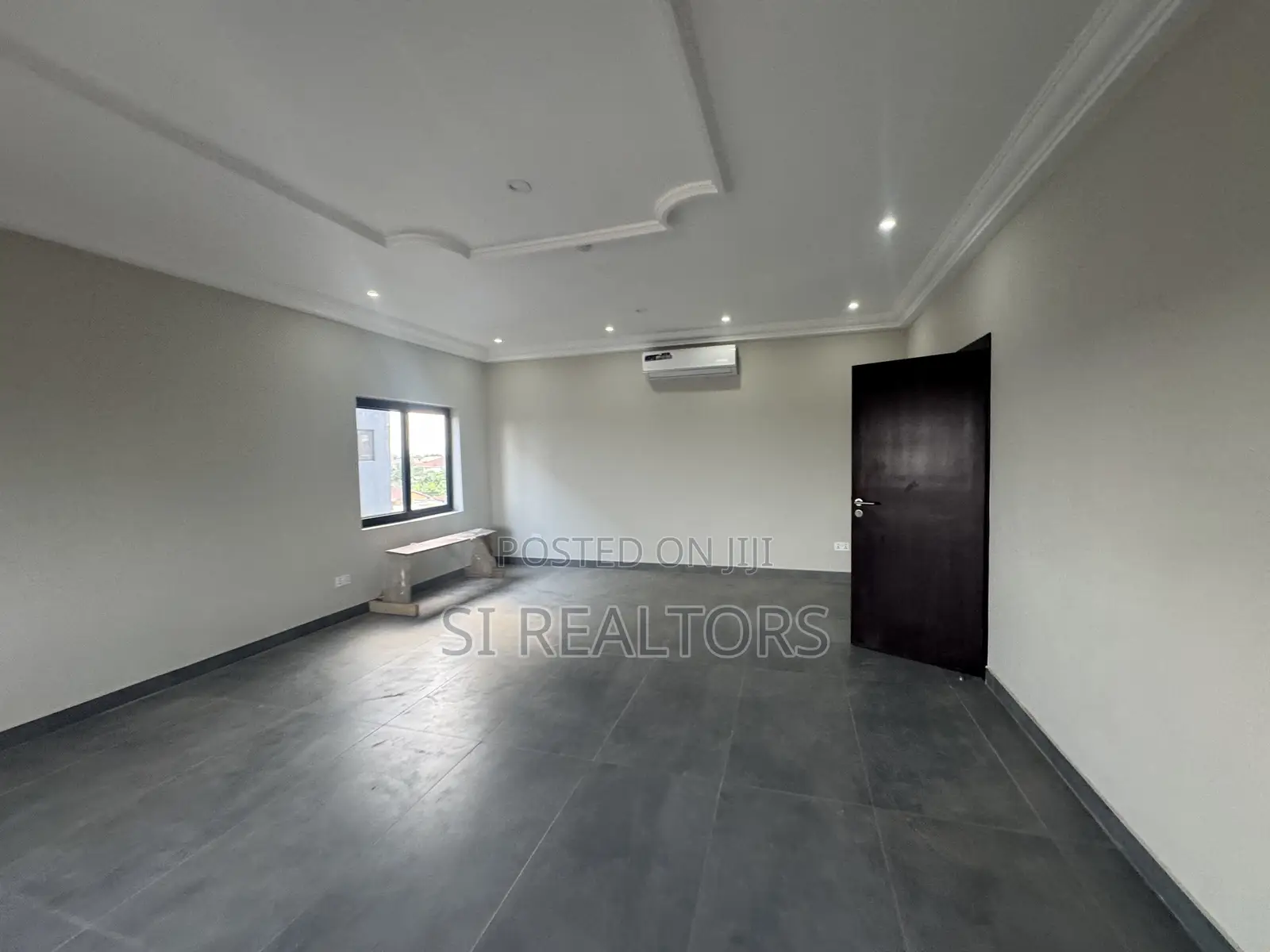 5bdrm Duplex in Near Ability Square, Adjiriganor for sale