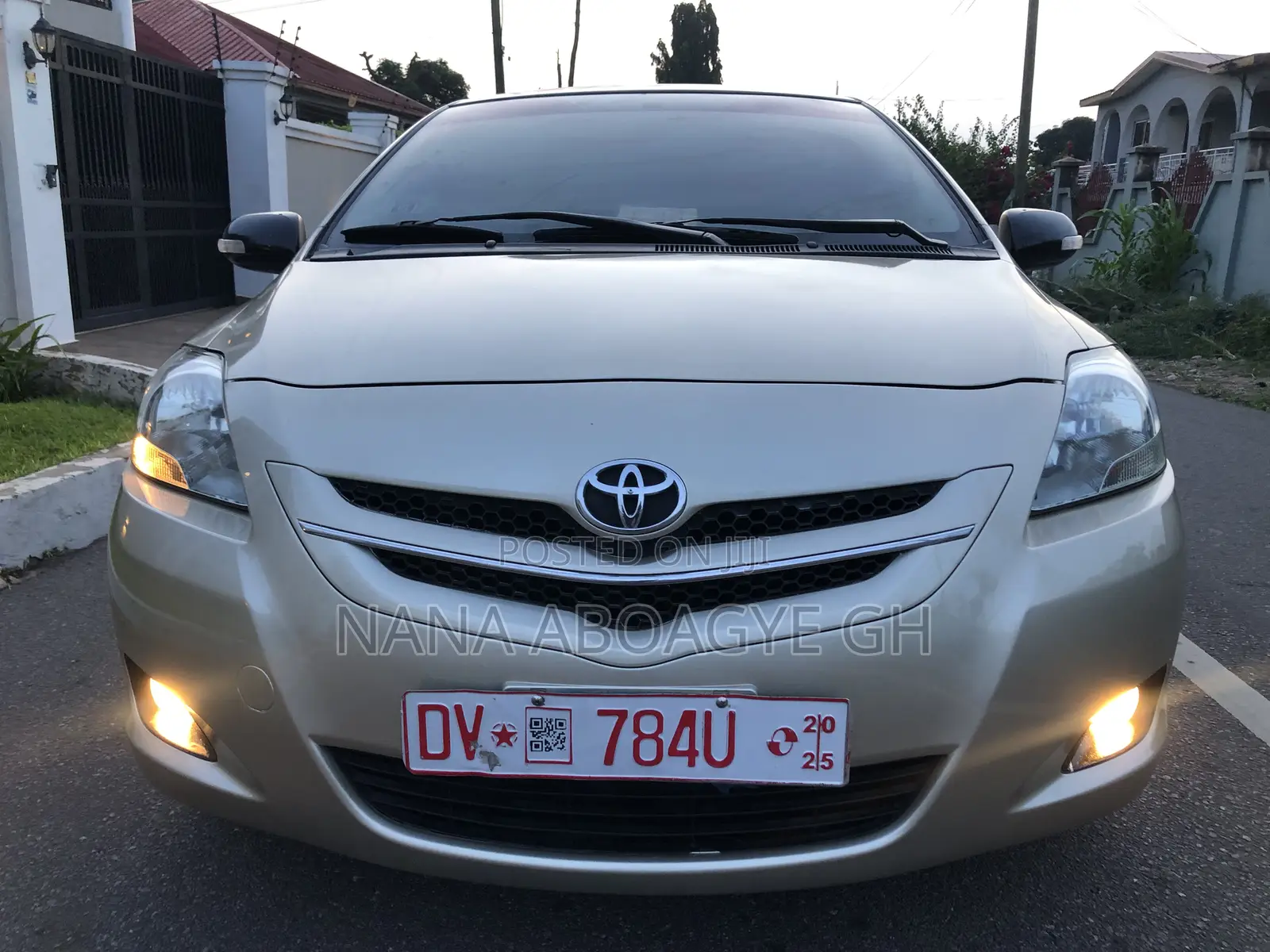 Toyota Belta 2011 Gold