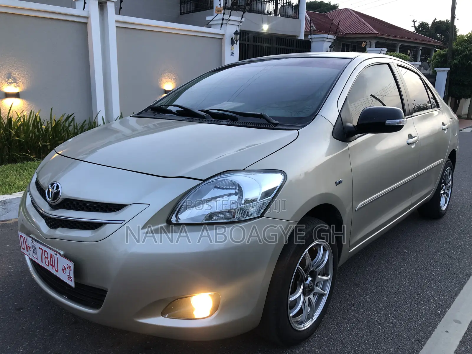 Toyota Belta 2011 Gold