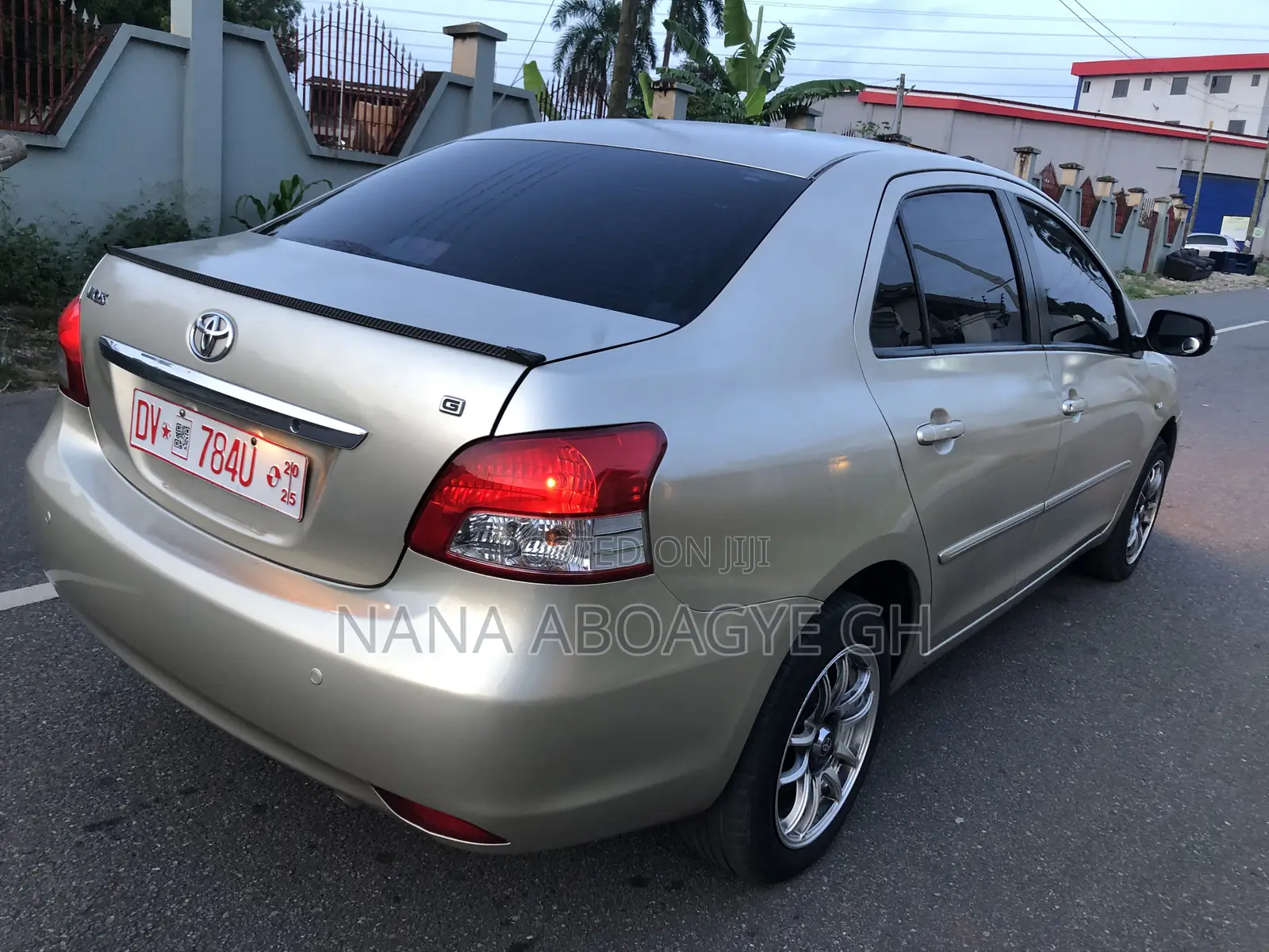 Toyota Belta 2011 Gold