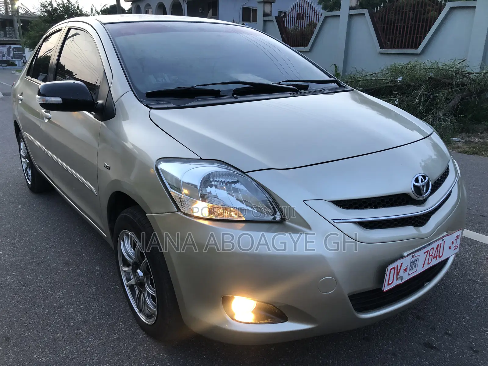 Toyota Belta 2011 Gold