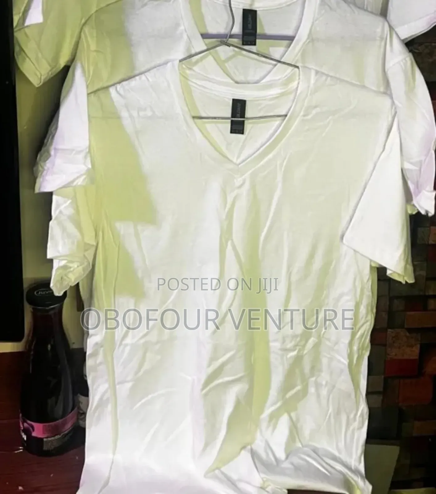 Plain White v-Neck T-Shirt, From Usa 0191