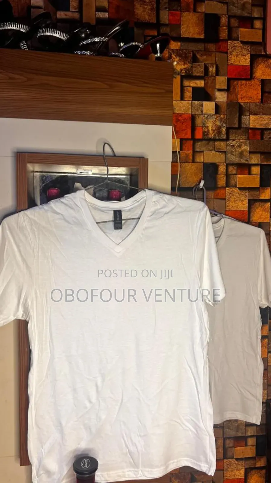 The Gildan Adult Men's Short Sleeve v-Neck T-Shirt 021