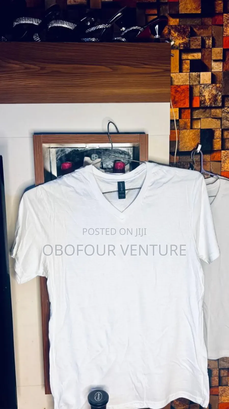 The Gildan Adult Men's Short Sleeve v-Neck T-Shirt 021