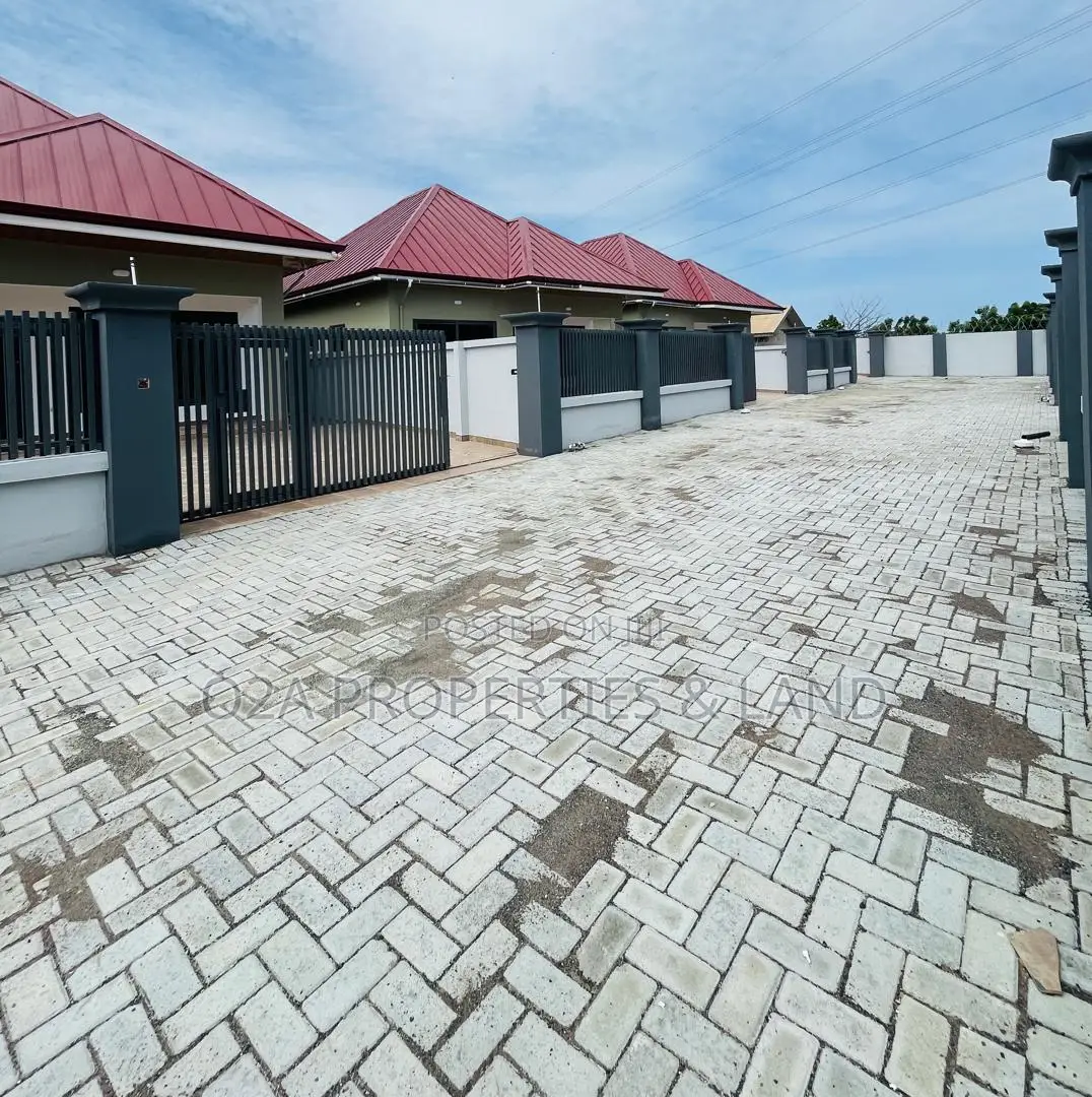 3bdrm House in Tema Community 25, Sakumono for sale