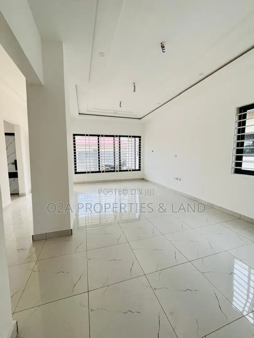 3bdrm House in Tema Community 25, Sakumono for sale