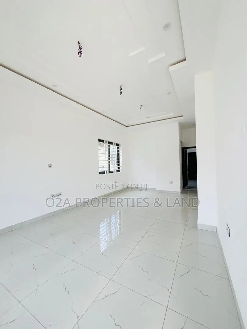 3bdrm House in Tema Community 25, Sakumono for sale