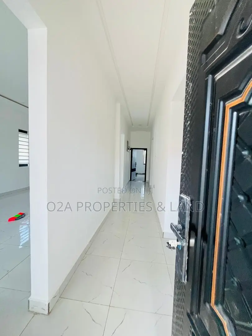 3bdrm House in Tema Community 25, Sakumono for sale