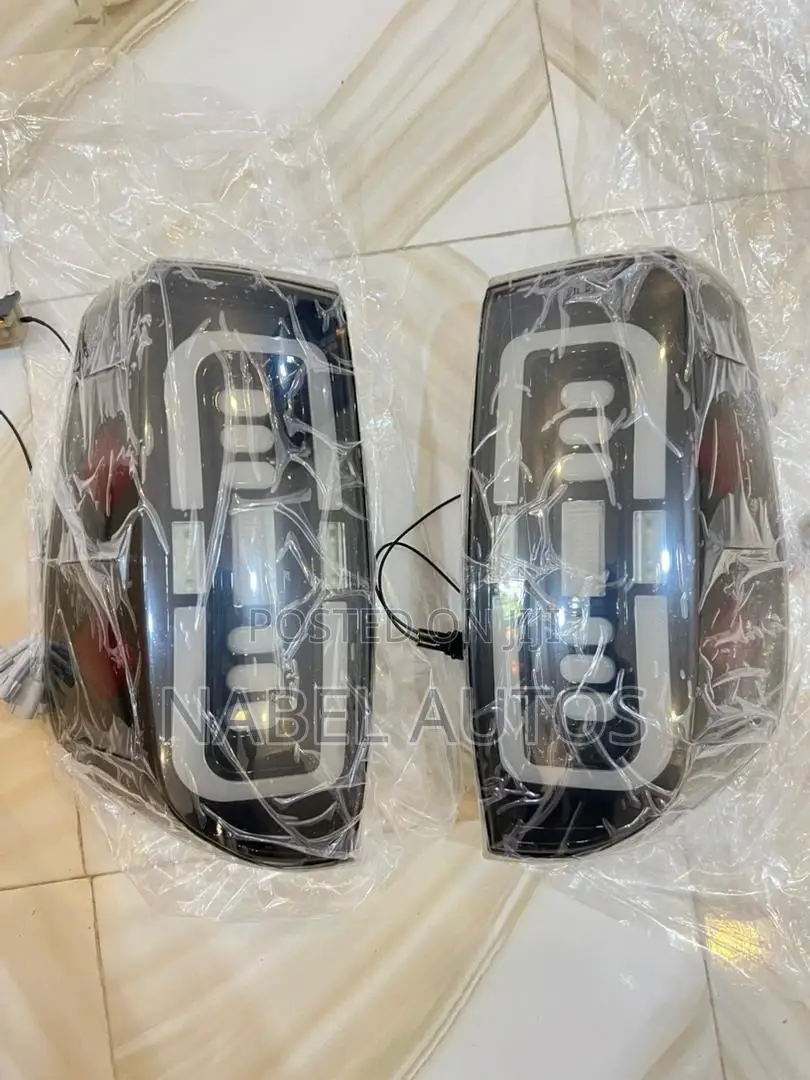 Tundra 2018 Headlight Pair