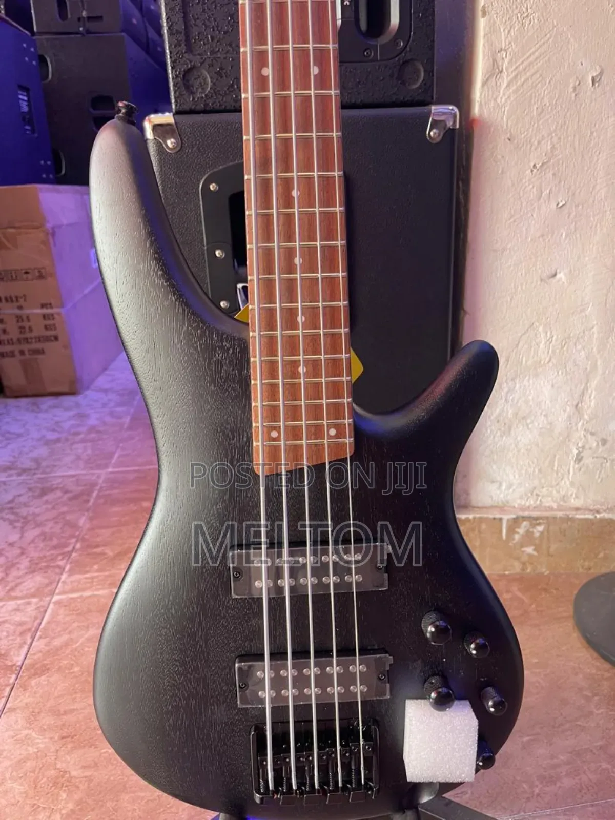 Soundgear By Ibanez All Black Active 5strings Bass Guitar