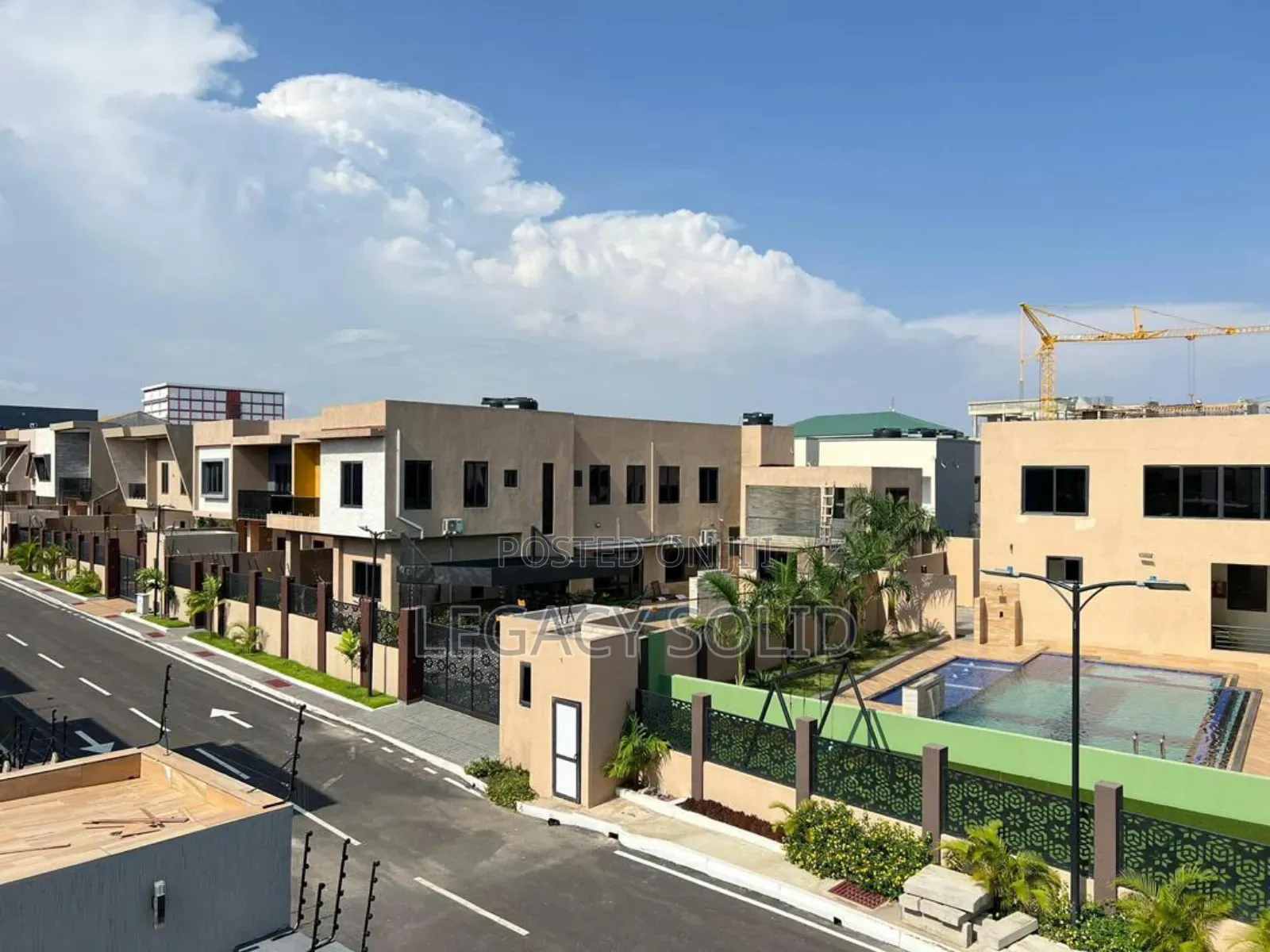 5bdrm House in ๐ป๐๐๐๐๐ข ๐๐๐๐๐ ๐๐๐๐, Airport Residential Area for rent
