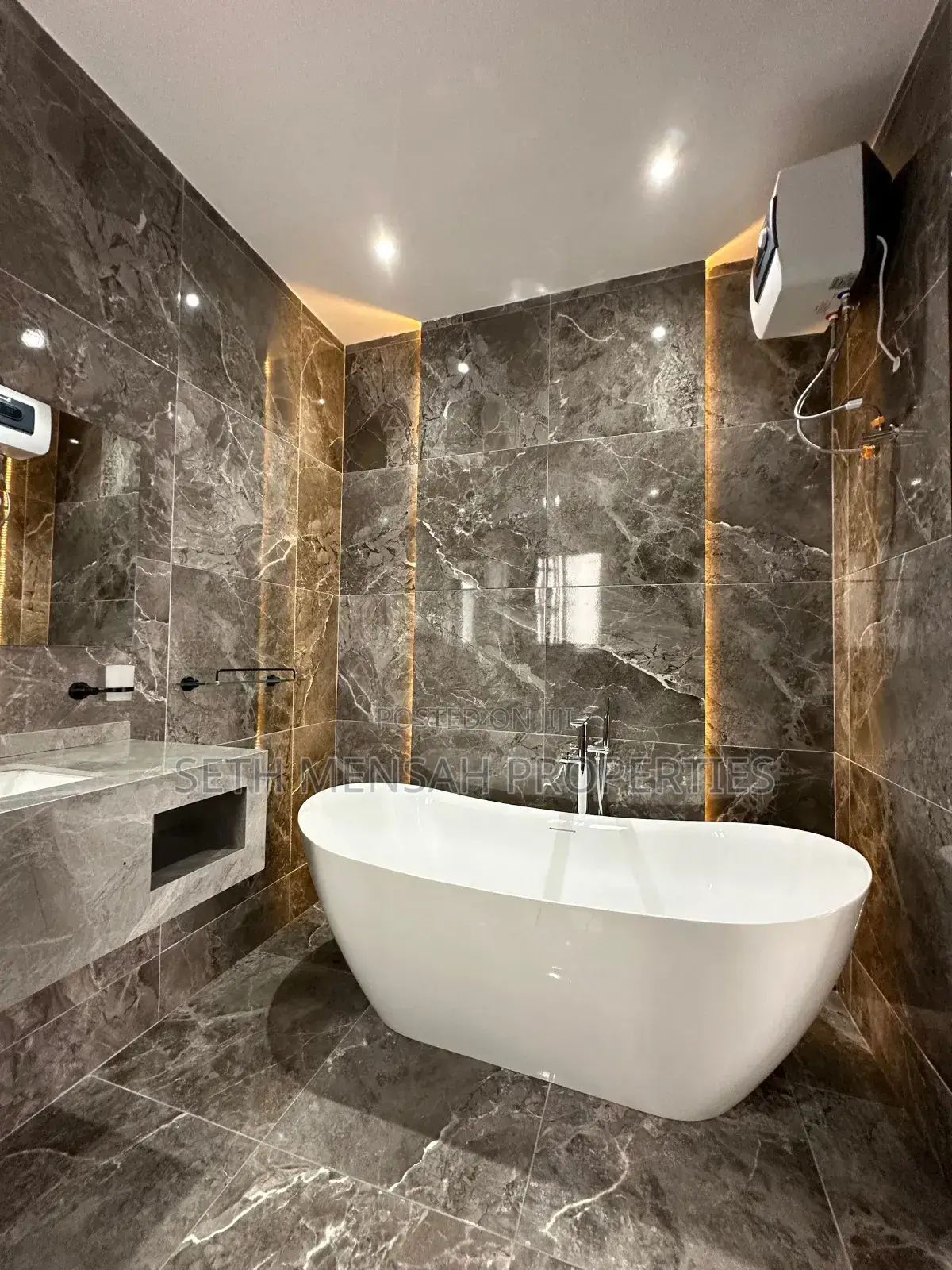 4bdrm House in Ashaley Botwe for sale