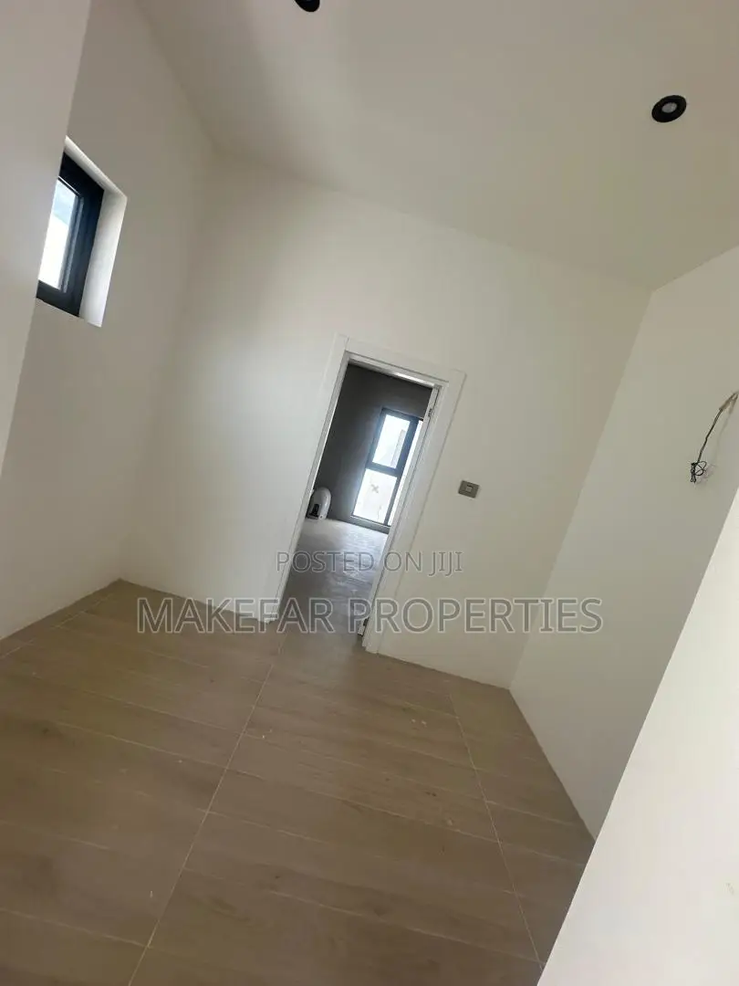 4bdrm House in Dzorwulu for sale