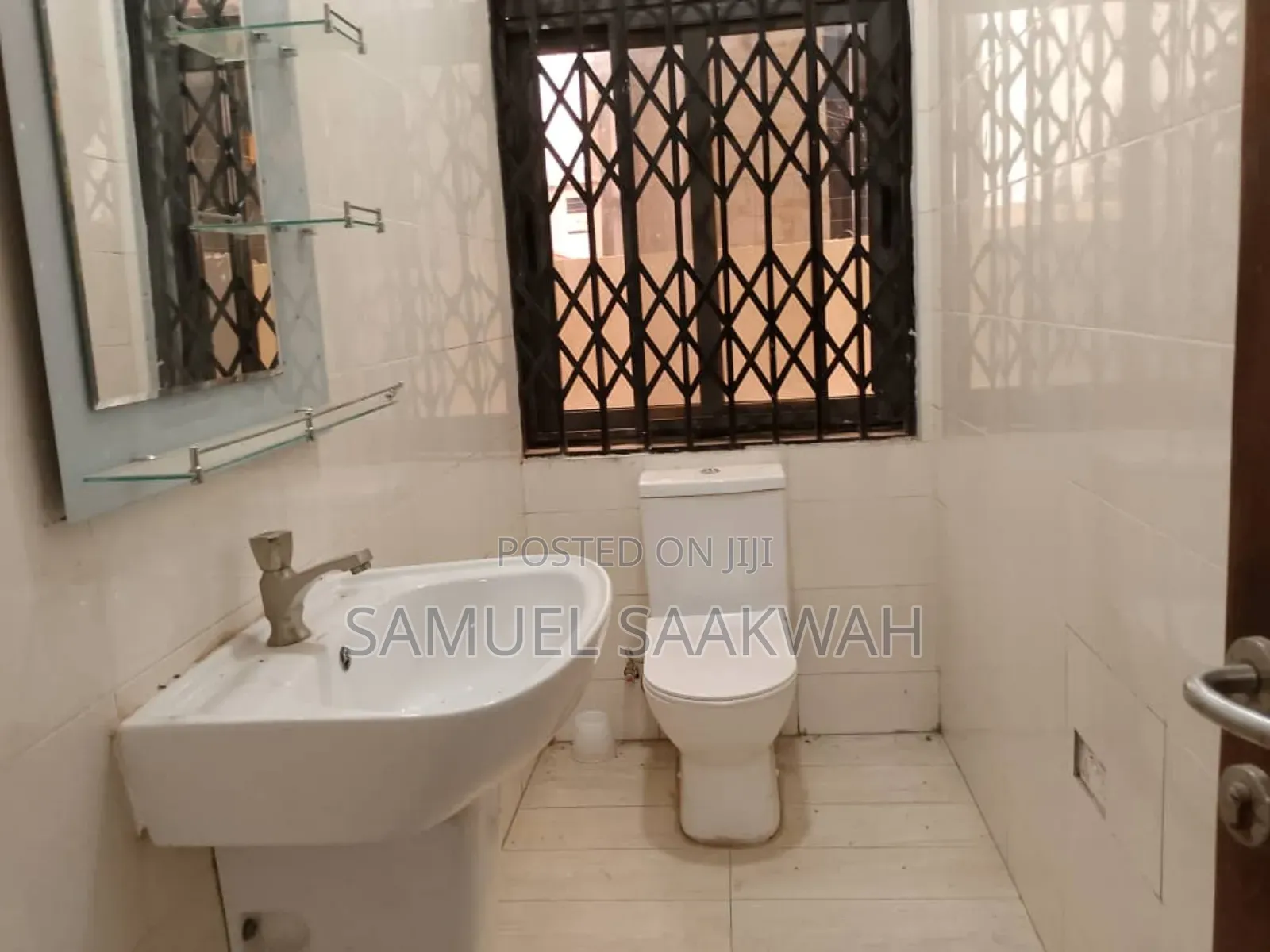 3bdrm Block of Flats in Awoshei Onyinase, Mangoase for rent