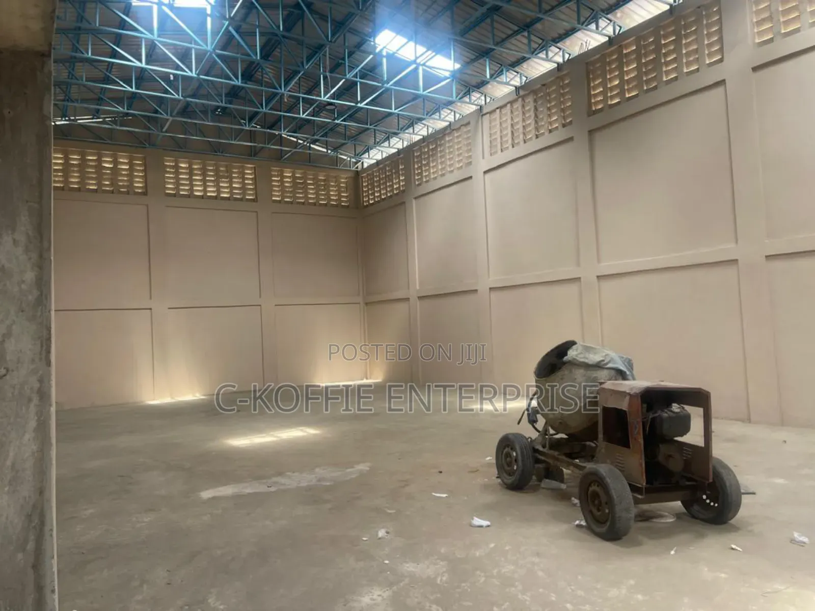 800 SQM Warehouse at Spintex