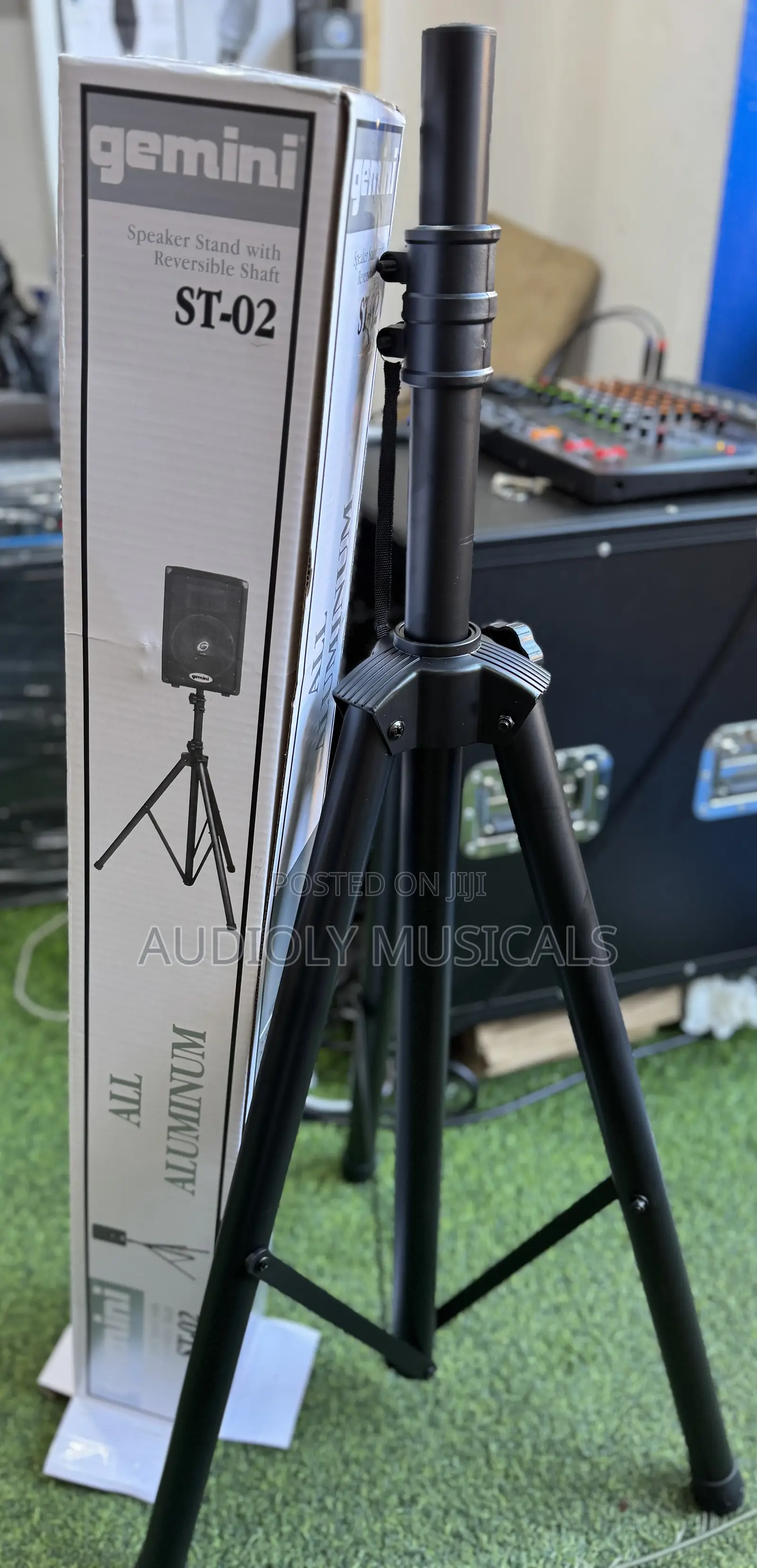 Speaker Stand With Reversible Shaft