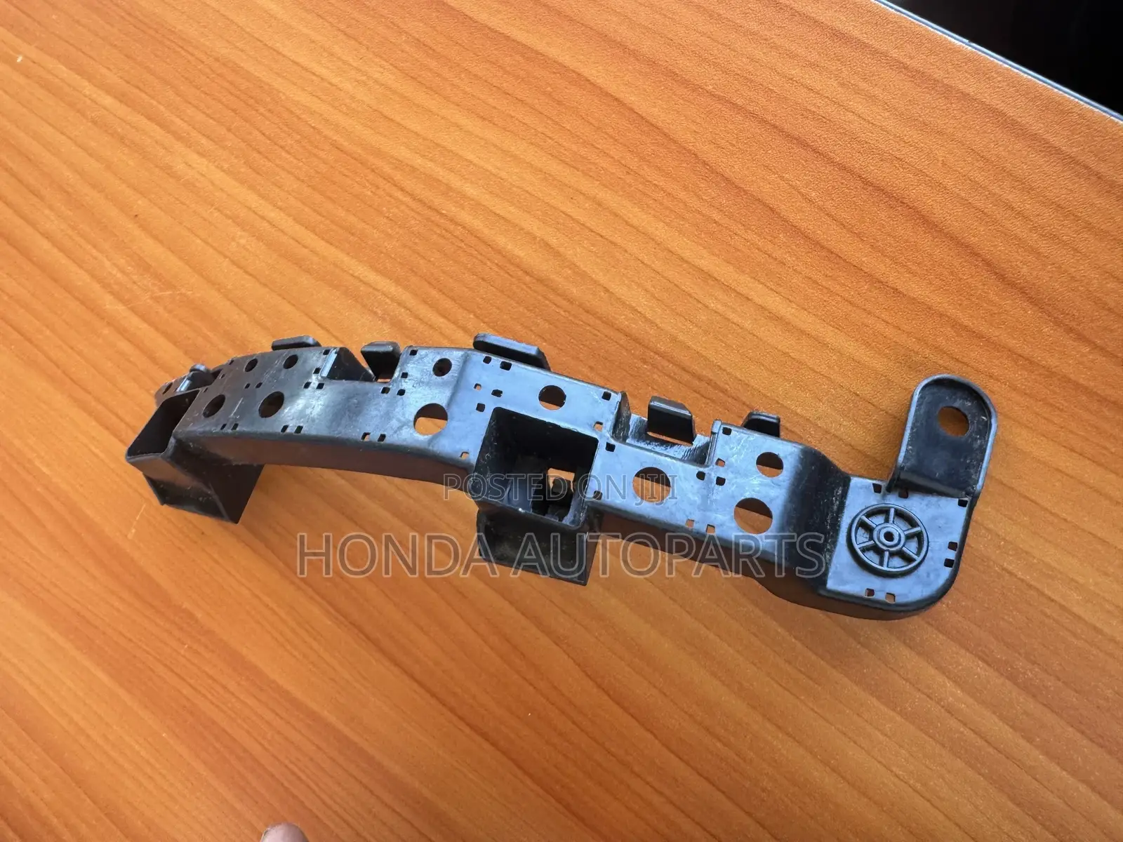 Cr-v 2017,2018,2019,2021,2022 Bumper Locker.