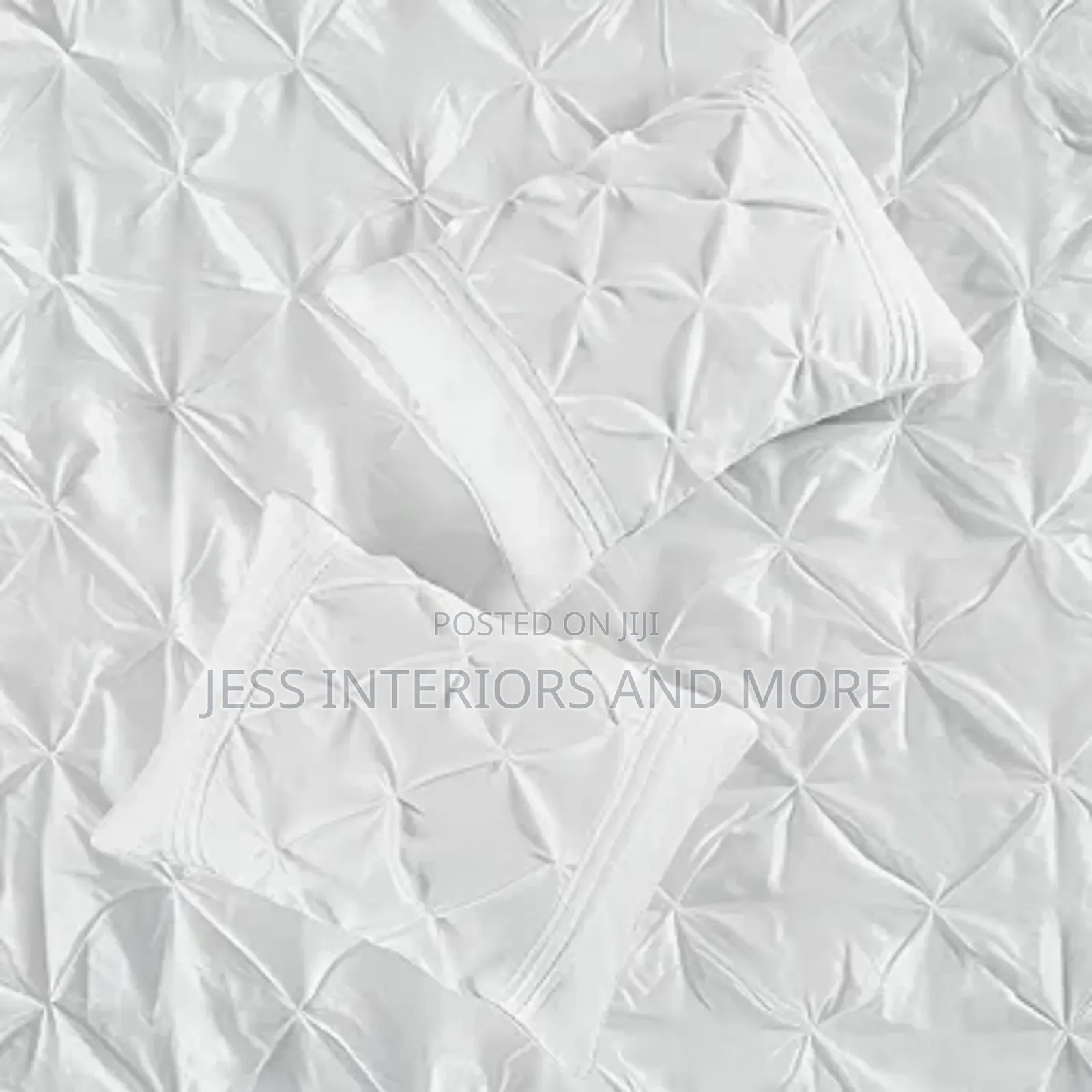 Madison Park Laurel Duvet and Sham Set
(Queen Size)