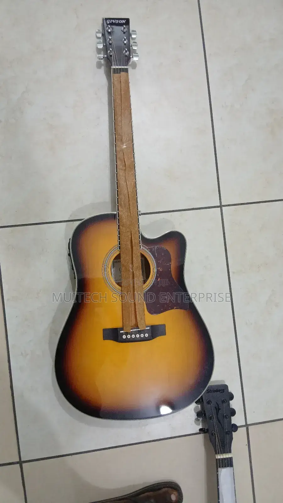 Semi Aqustic Guitar (Bass)