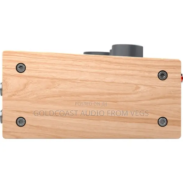 Universal Audio Volt 476 Portable 4x4(Built-in Compressor)