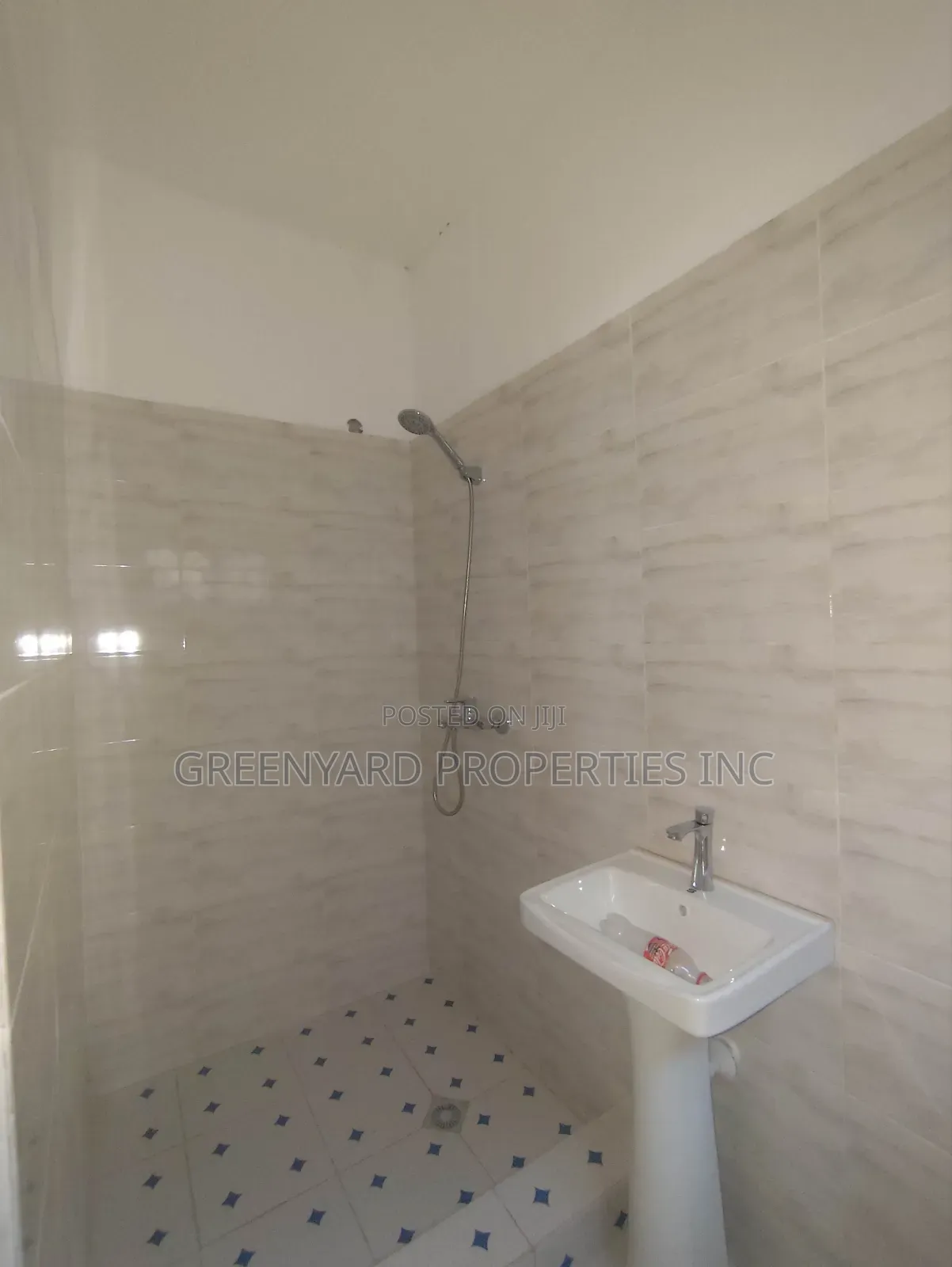 3bdrm Apartment in Adjiringanor, East Legon for rent