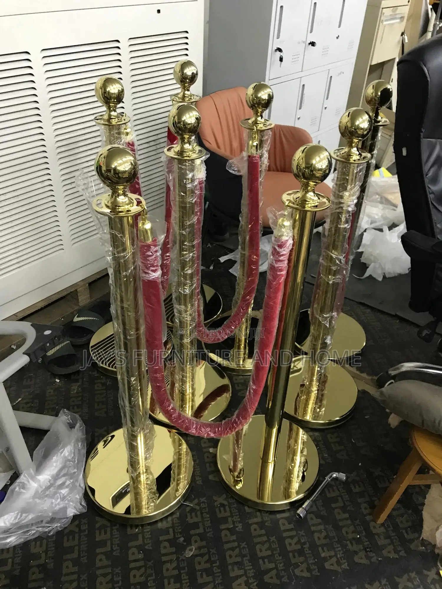 Golden Barricade With Rope(1 Stand, 1 Rope)