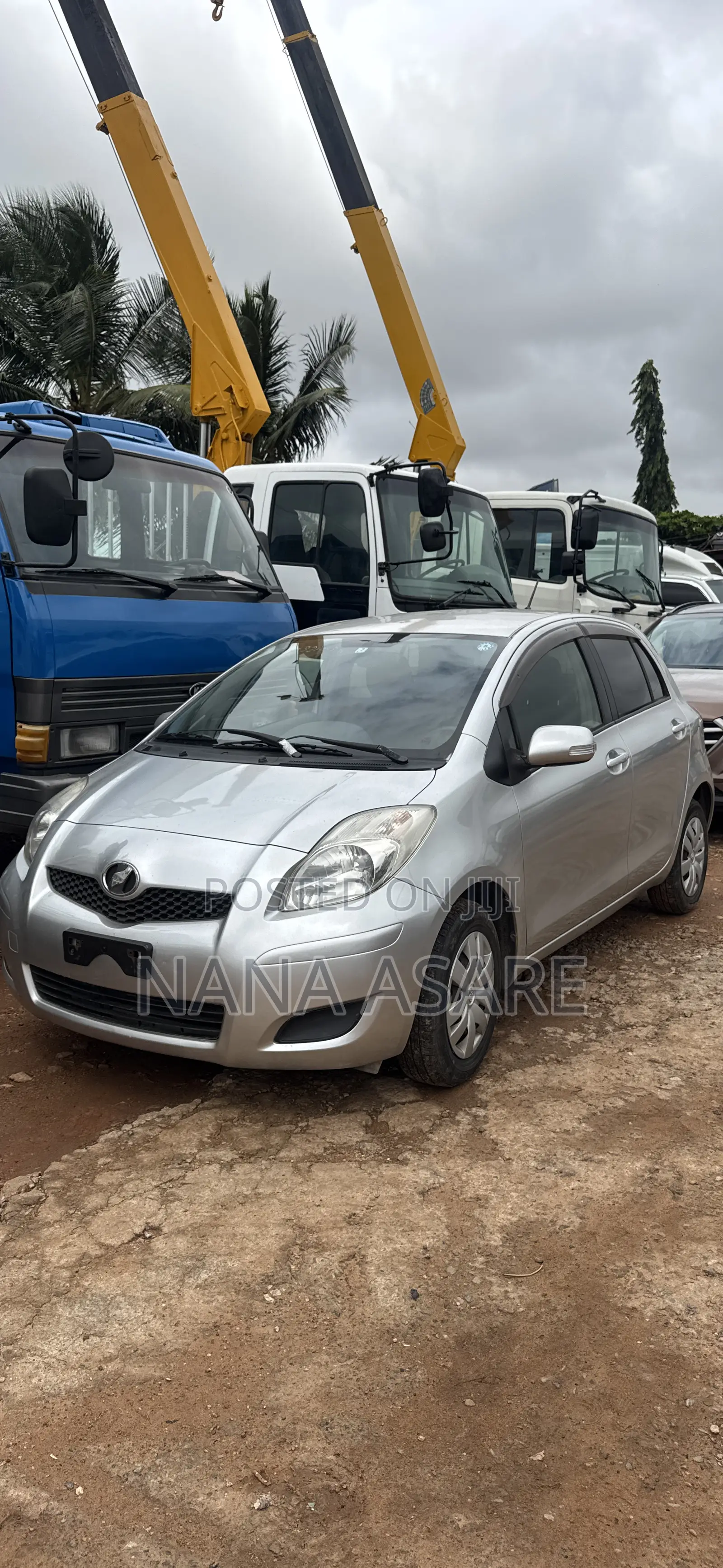 Toyota Vitz 2010 Silver