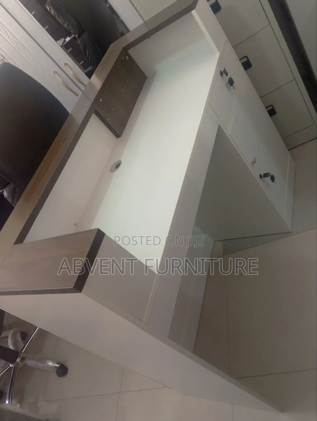 Etallic Reception Desk