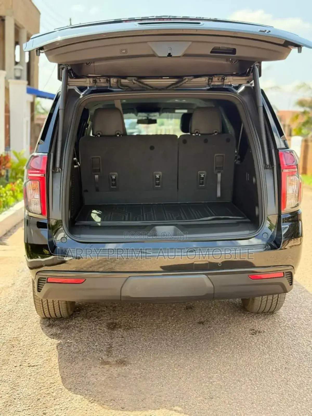 Chevrolet Suburban 2022 Black
