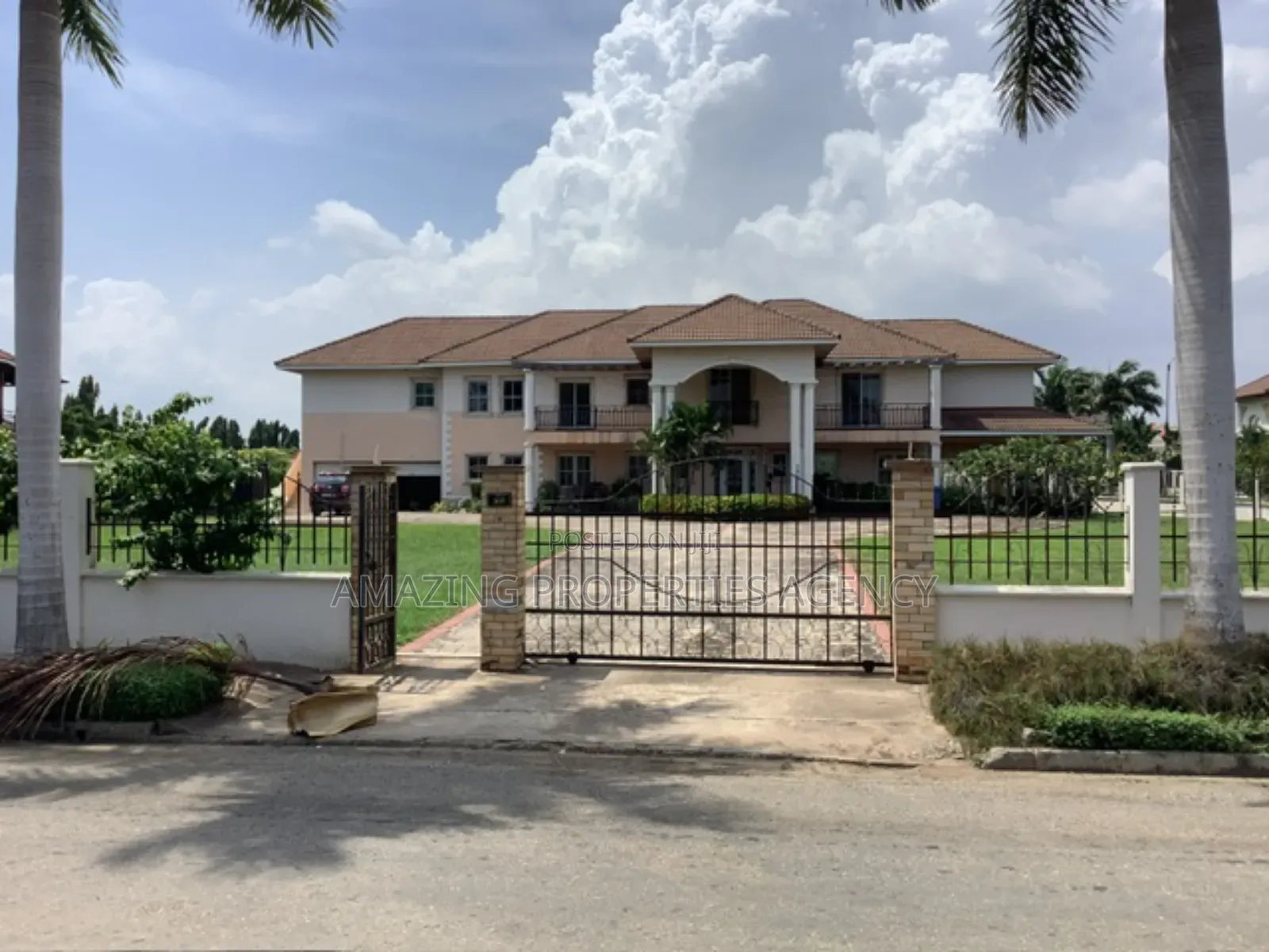 5bdrm House in East Legon for sale