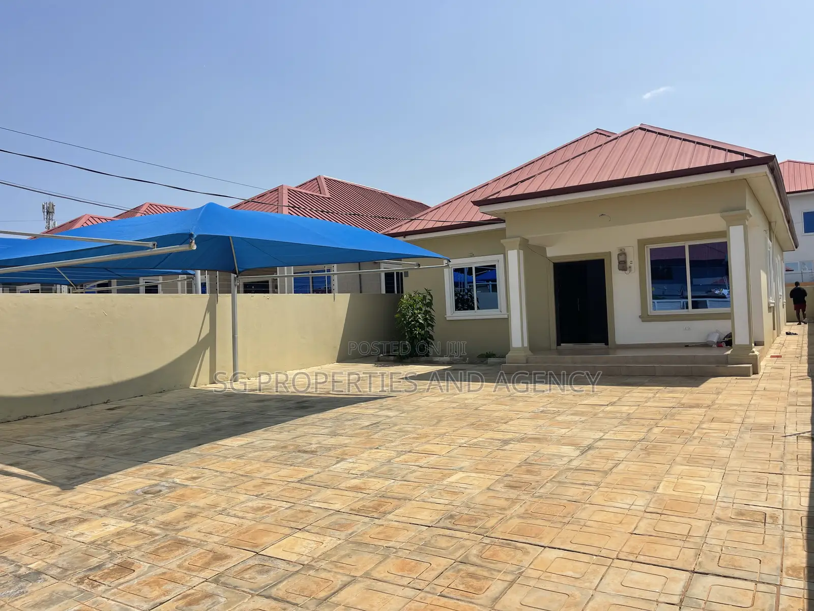 3bdrm House in Batsonaa, Baatsona Total for rent