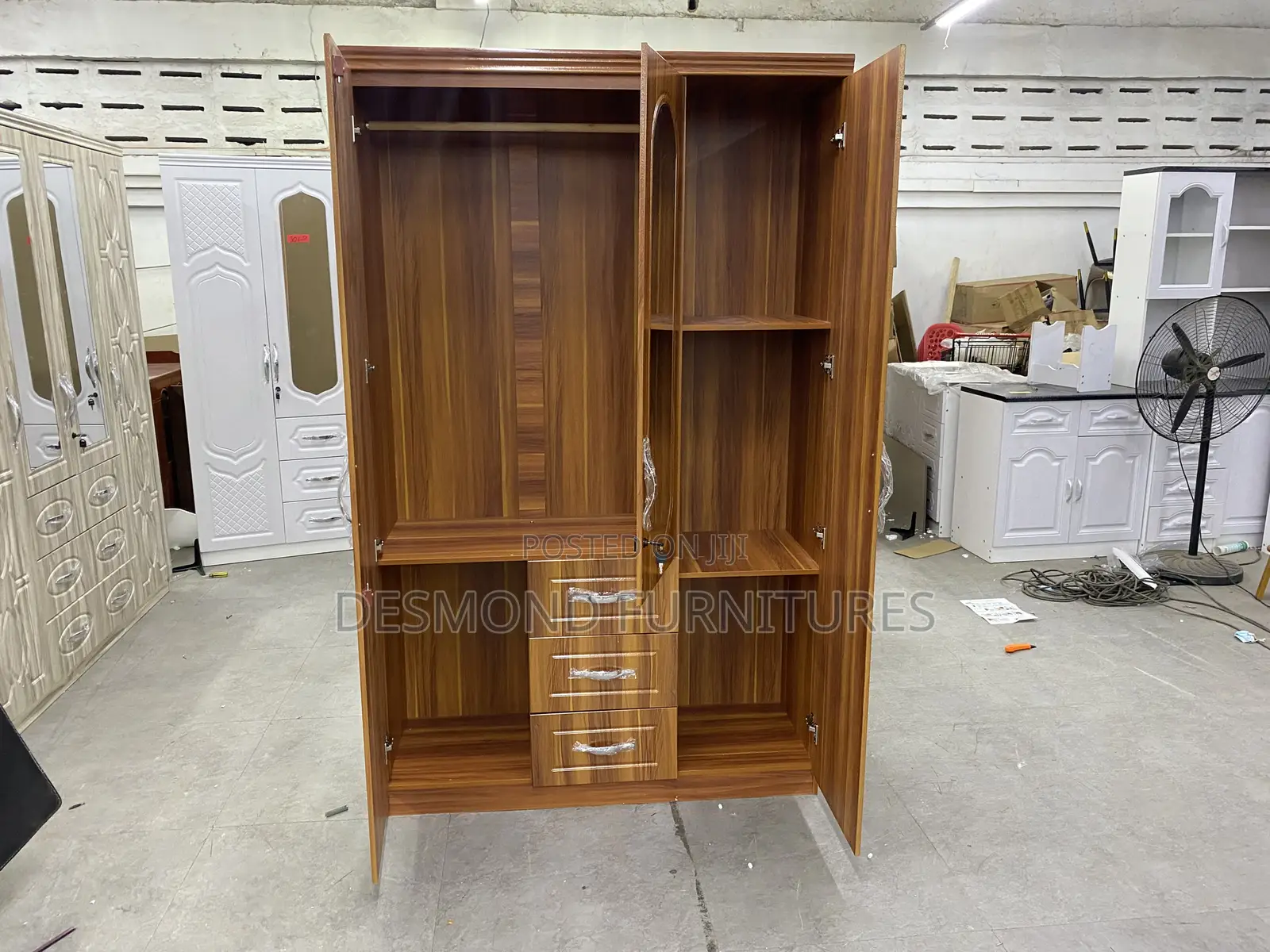 Wardrobe 3 in 1 With Mirror