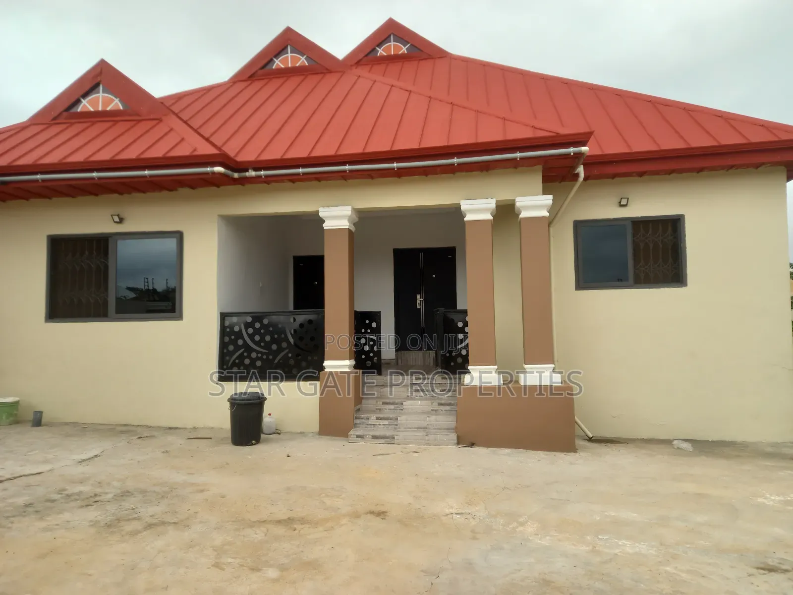 4bdrm House in Apromoase, Kumasi Metropolitan for sale