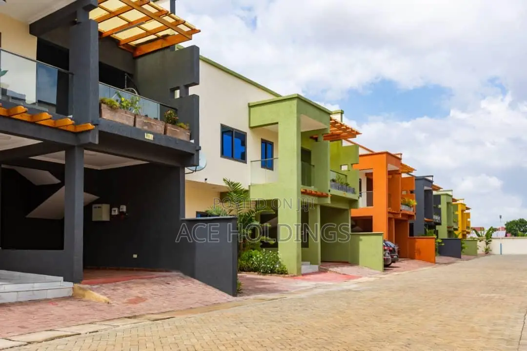 4bdrm Townhouse / Terrace in Achimota for rent