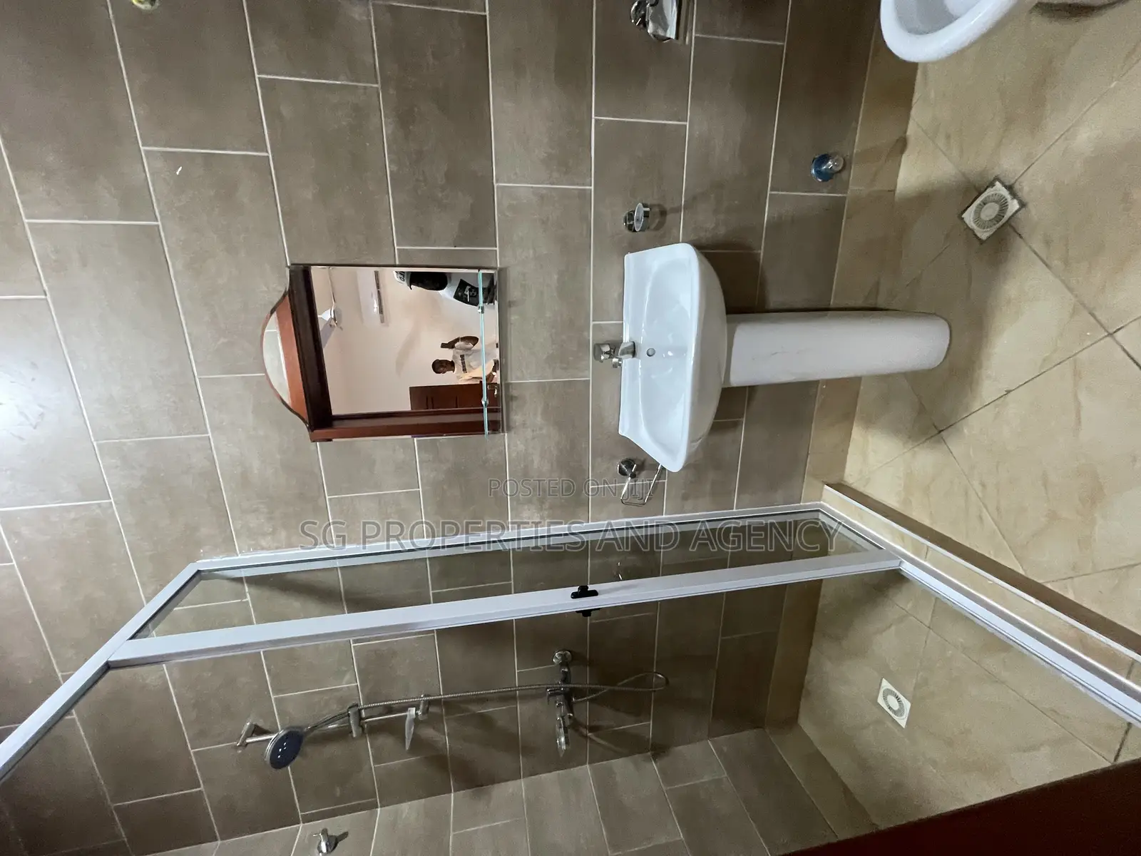 3bdrm Apartment in Batsonaa, Baatsona Total for rent