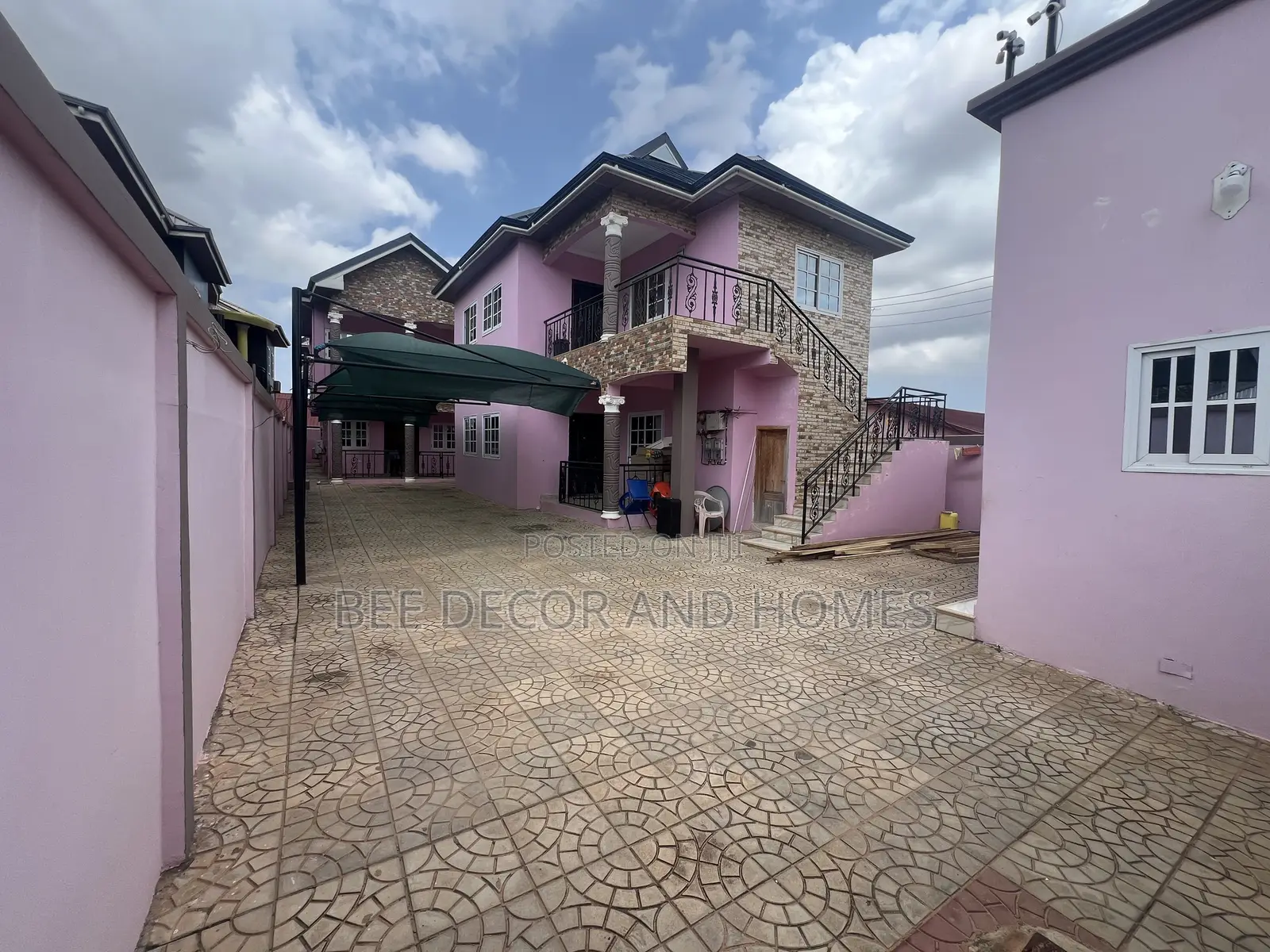 3bdrm Apartment in Bee Decor & Homes, Old Ashomang for rent
