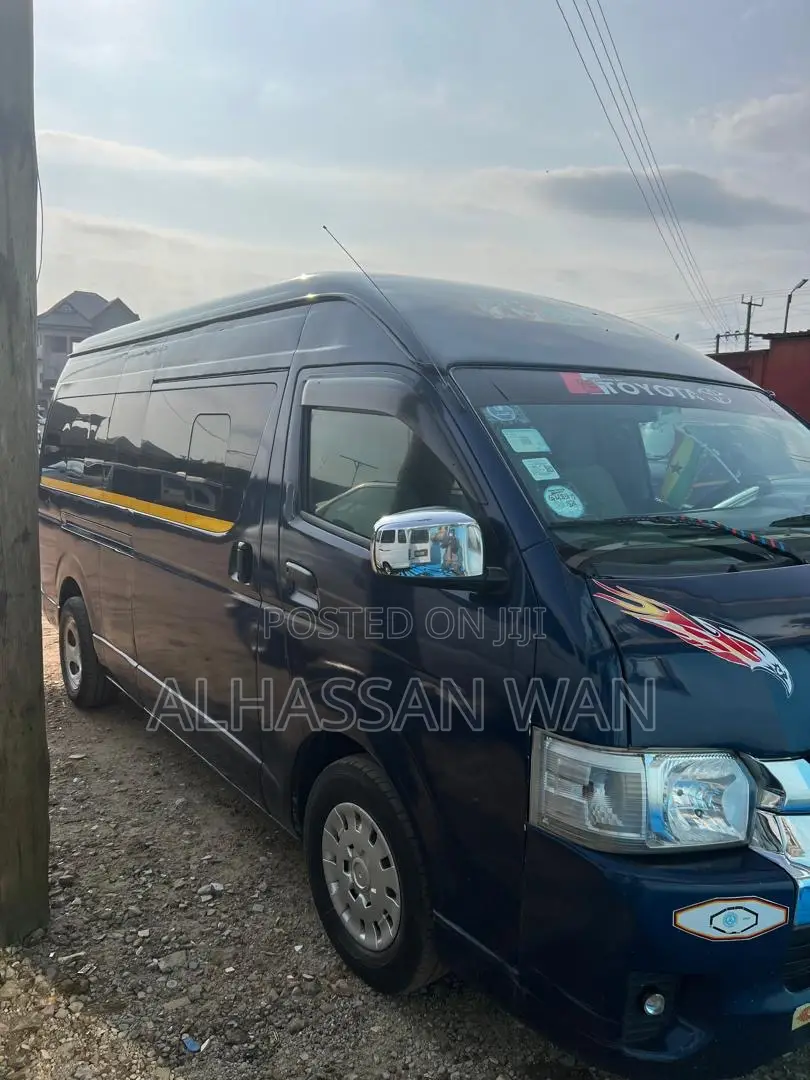 Toyota HiAce 2010 Blue