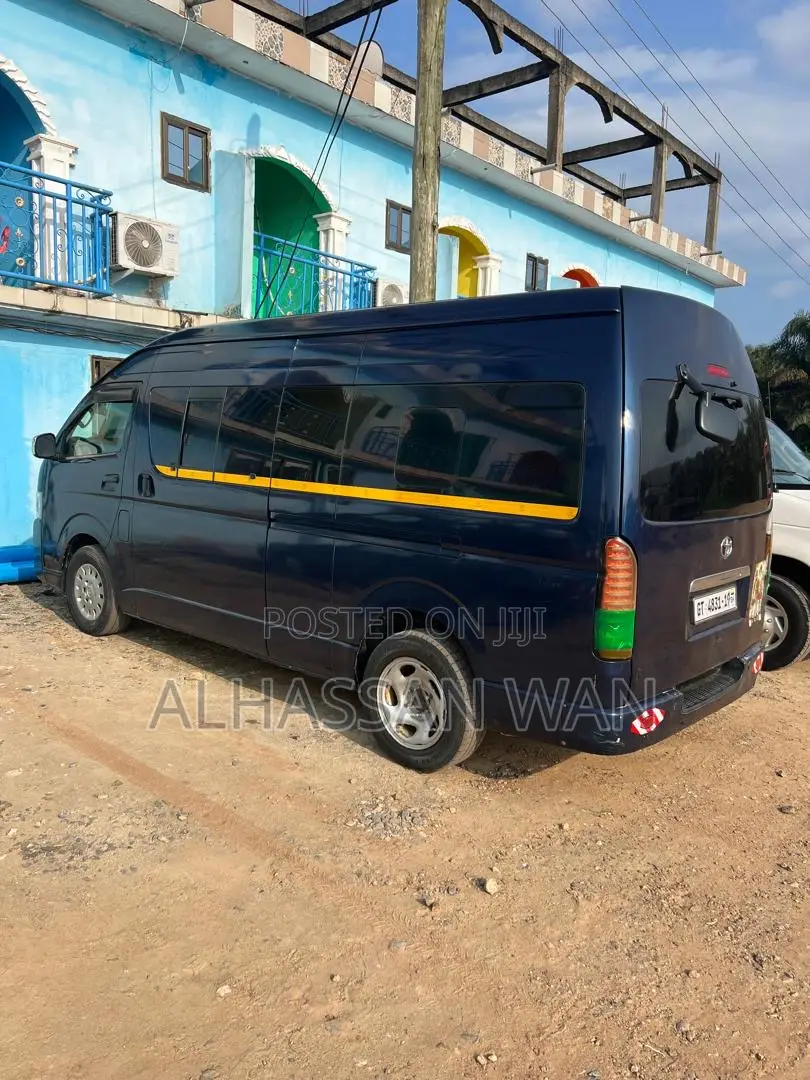 Toyota HiAce 2010 Blue