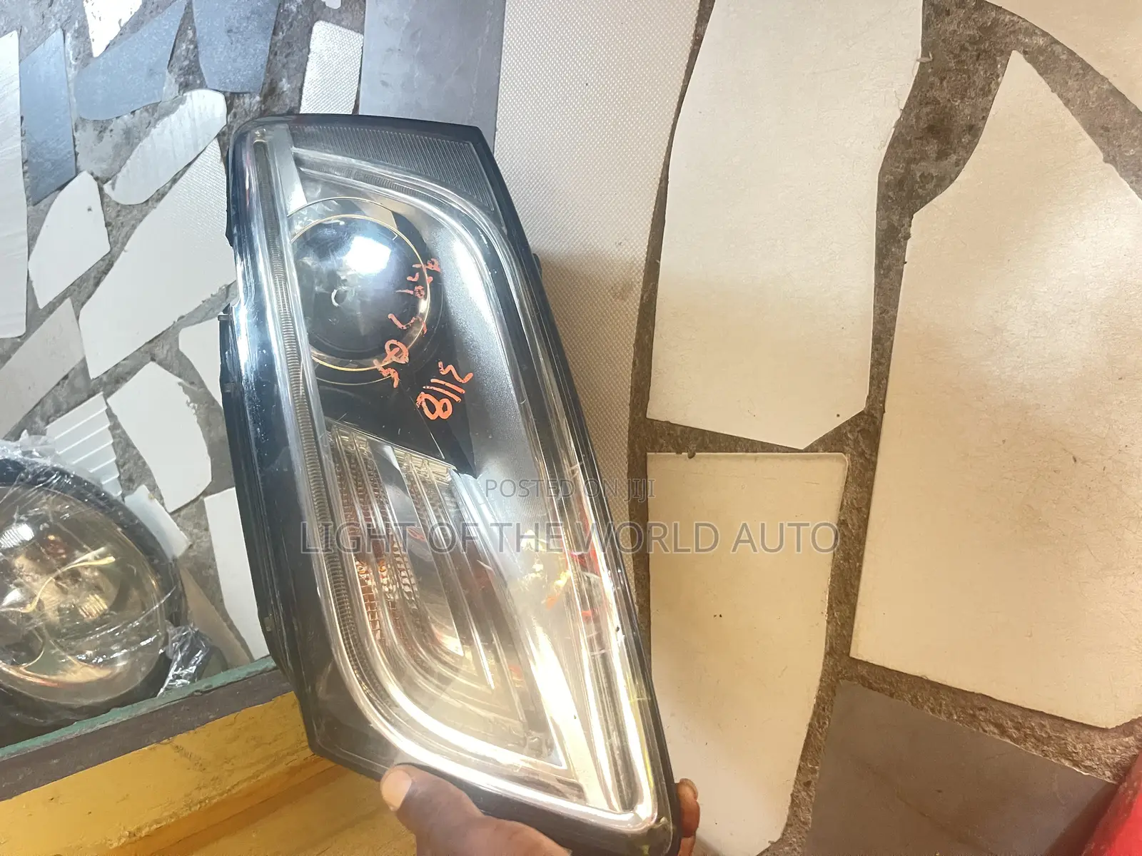 Audi Q5 Headlight Left Side 2019 With Multiple Chargers
