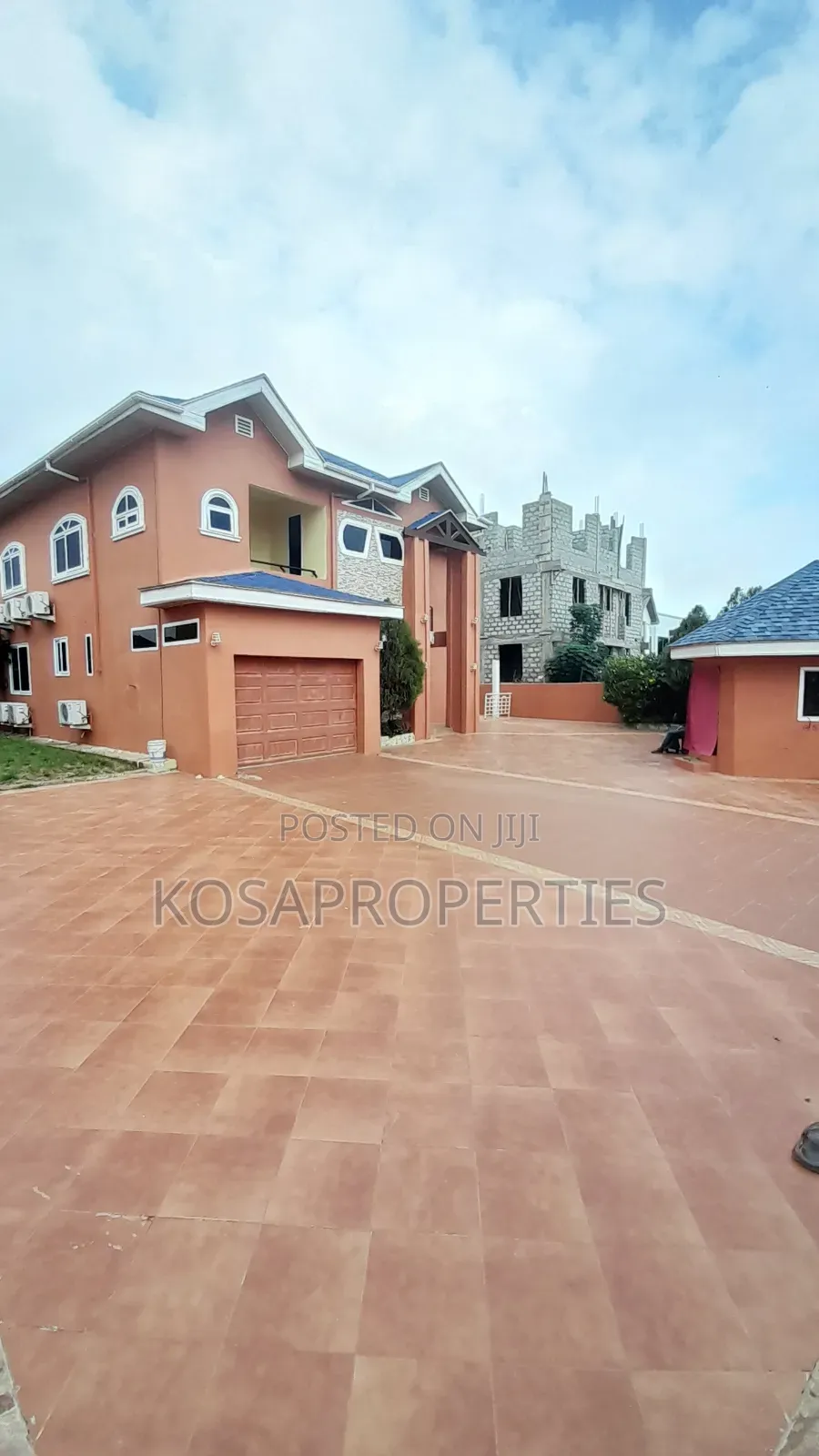 5bdrm House in Adjiringanor West, Adjiriganor for sale