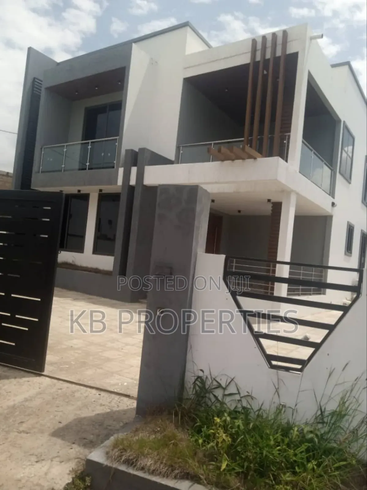 4bdrm Duplex in Kb Properties, Spintex for rent