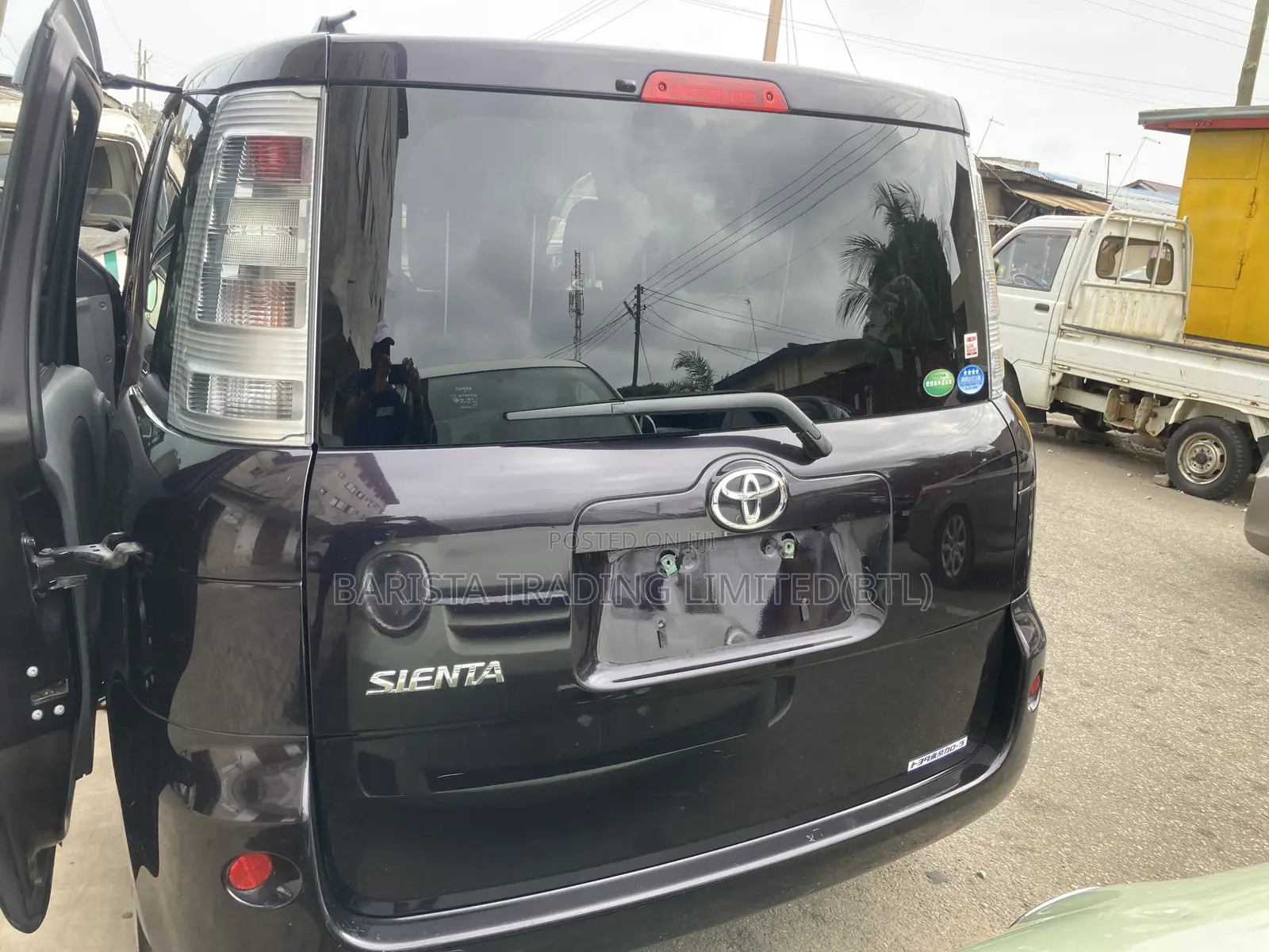 Toyota Sienta 1.5 AWD 2012 Burgundy