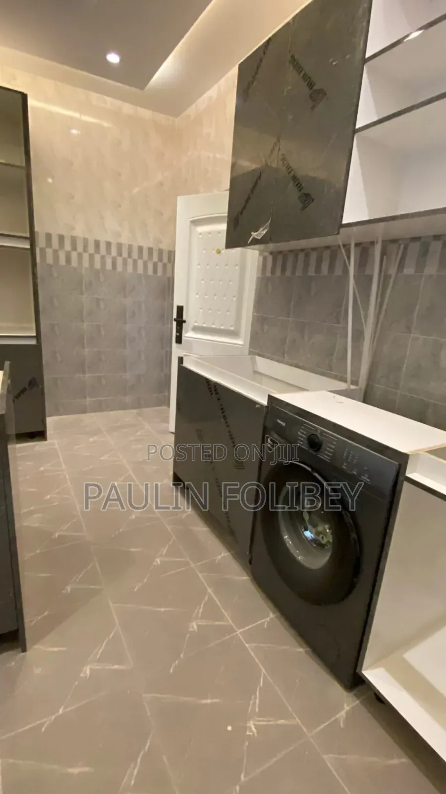 6bdrm House in Dg Properties, Kasoa for sale